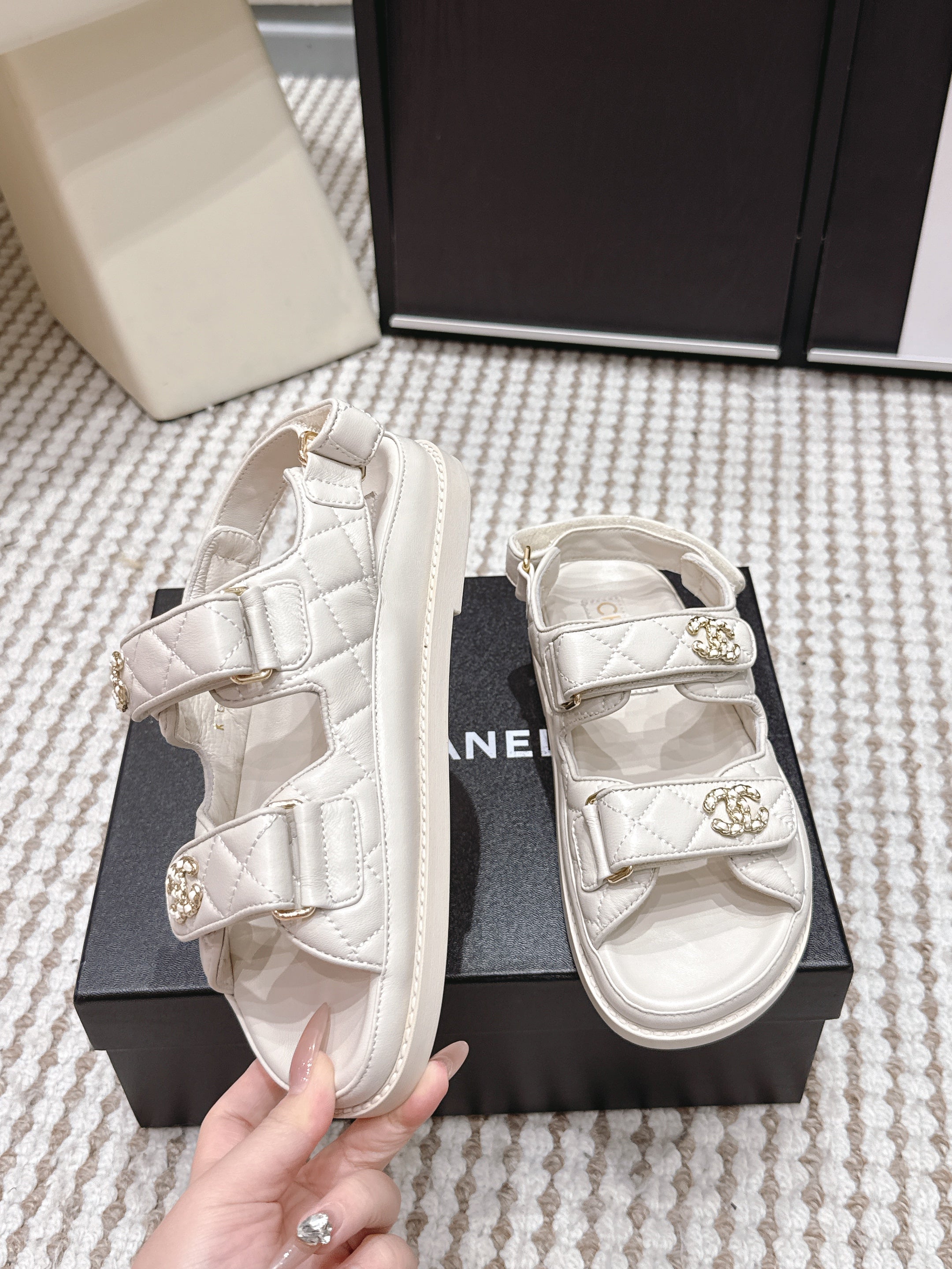 CHANEL 26S QUILTED DAD SANDALS IN CREAM WHITE CALFSKIN