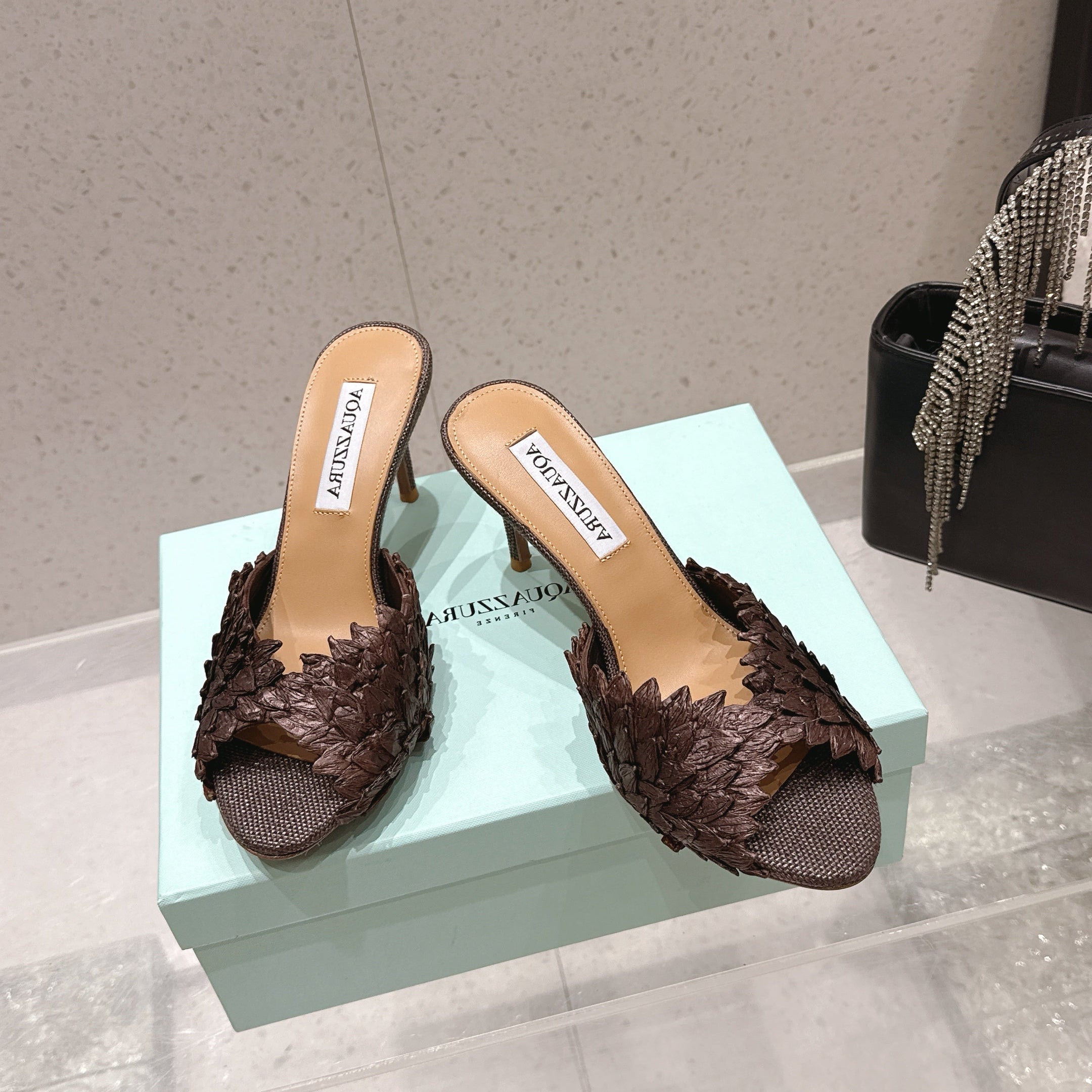 AQUAZZURA 26S HEELED MULES 80 MM IN DARK BROWN WOVEN RAFFIA