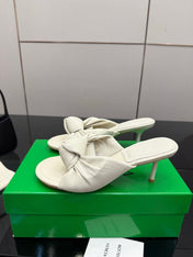 BOTTEGA VENETA 26S KNOT-STRAP HIGH-HEEL SANDALS IN OFF-WHITE LAMBSKIN