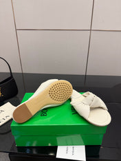 BOTTEGA VENETA 26S SLIDE SANDALS IN OFF-WHITE LAMBSKIN