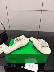 BOTTEGA VENETA 26S SLIDE SANDALS IN OFF-WHITE LAMBSKIN