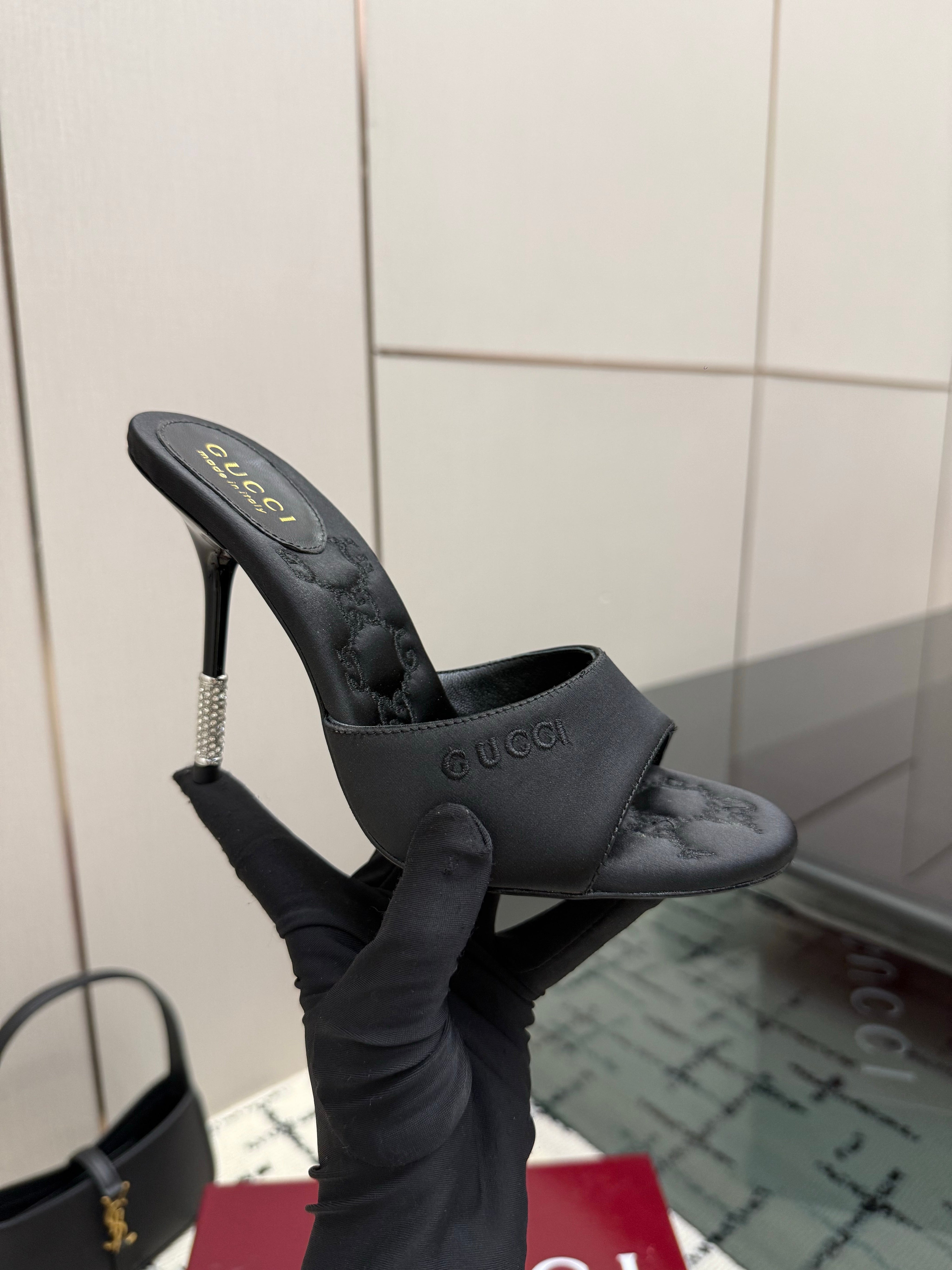 GUCCI 26S CRYSTAL-HEEL SANDALS 100 MM IN BLACK SATIN