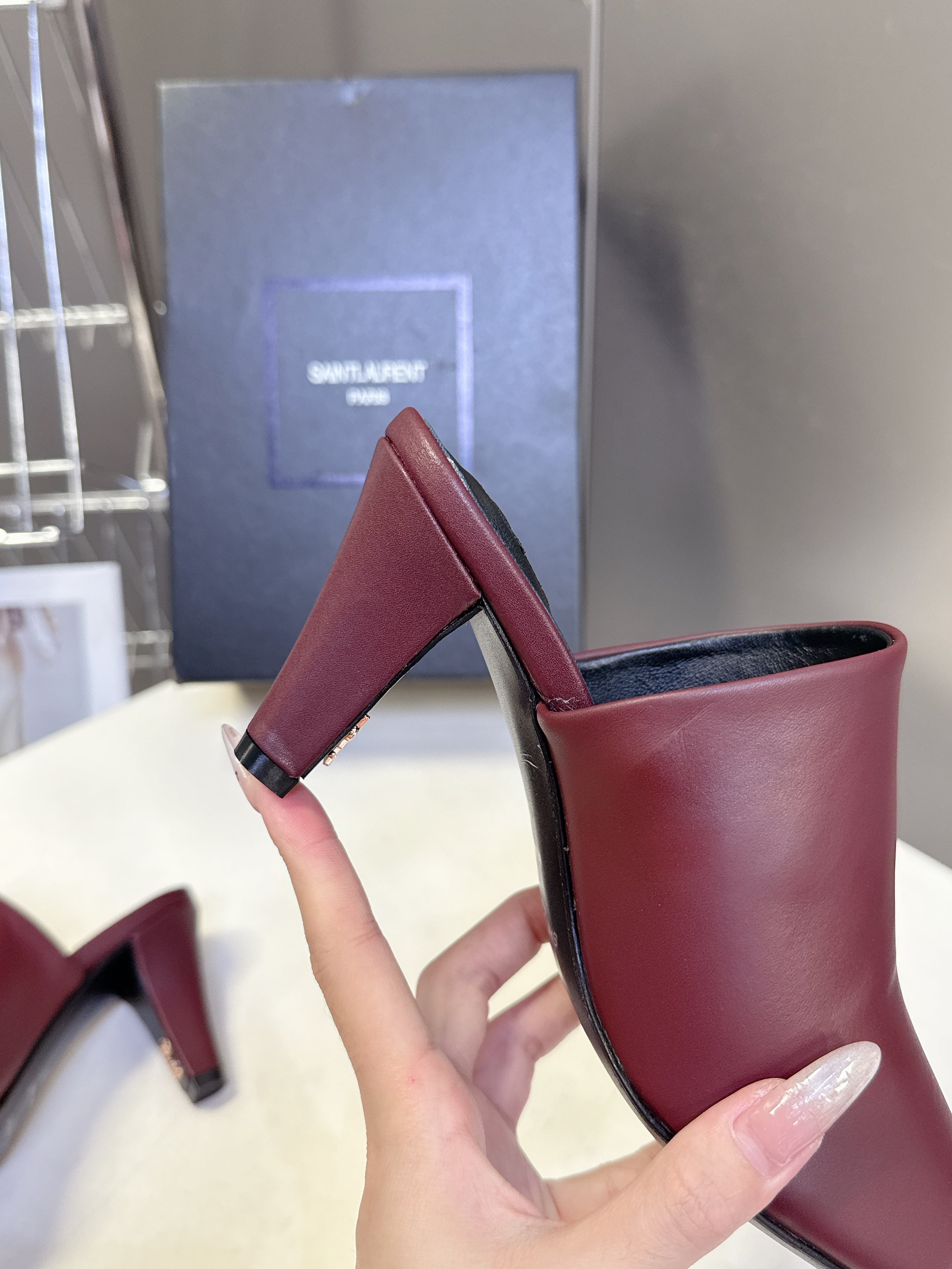 YSL 25S HIGH-HEEL SANDALS 75 MM IN DARK RED LAMBSKIN