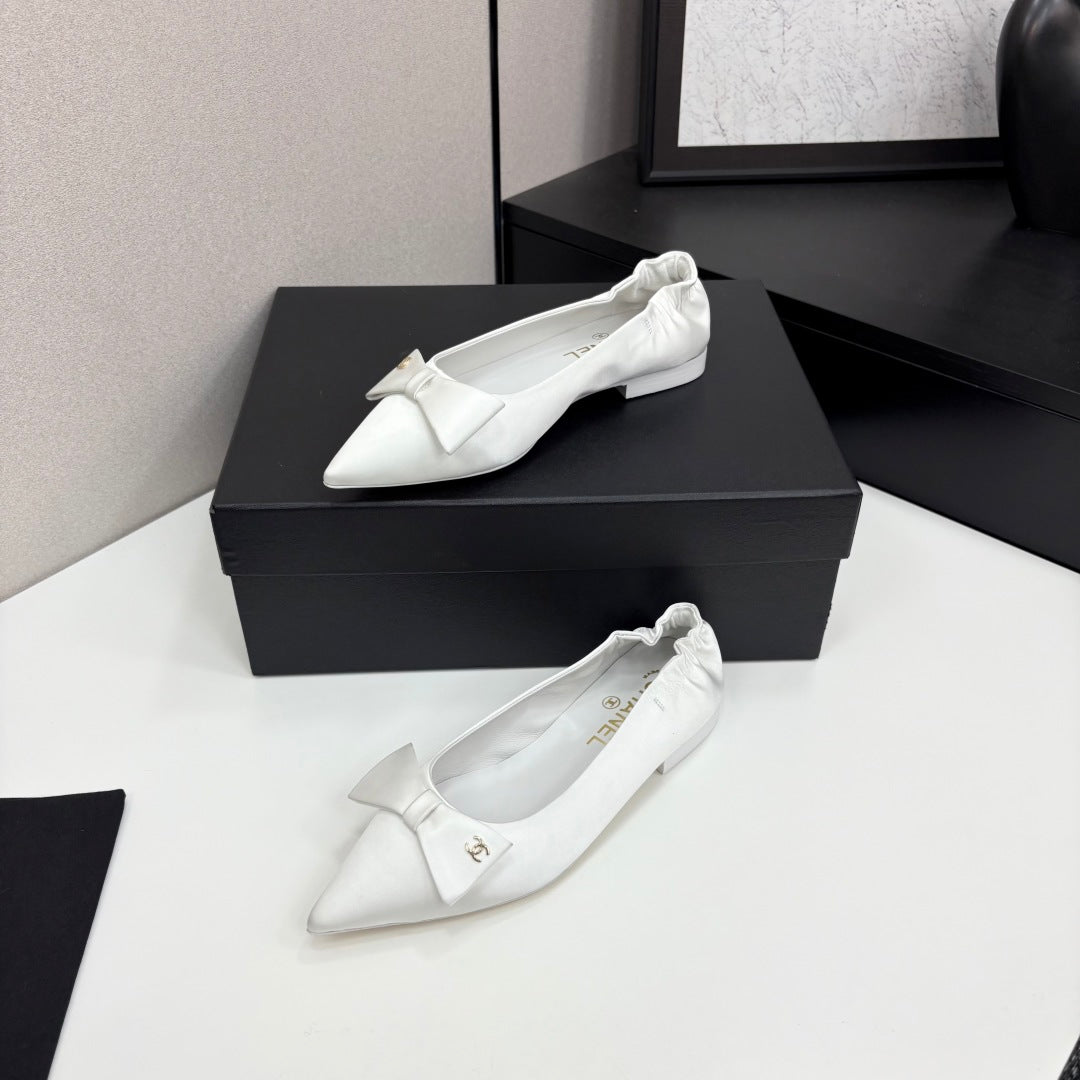 CC BALLET FLATS 25S IN WHITE SATIN WITH BOW