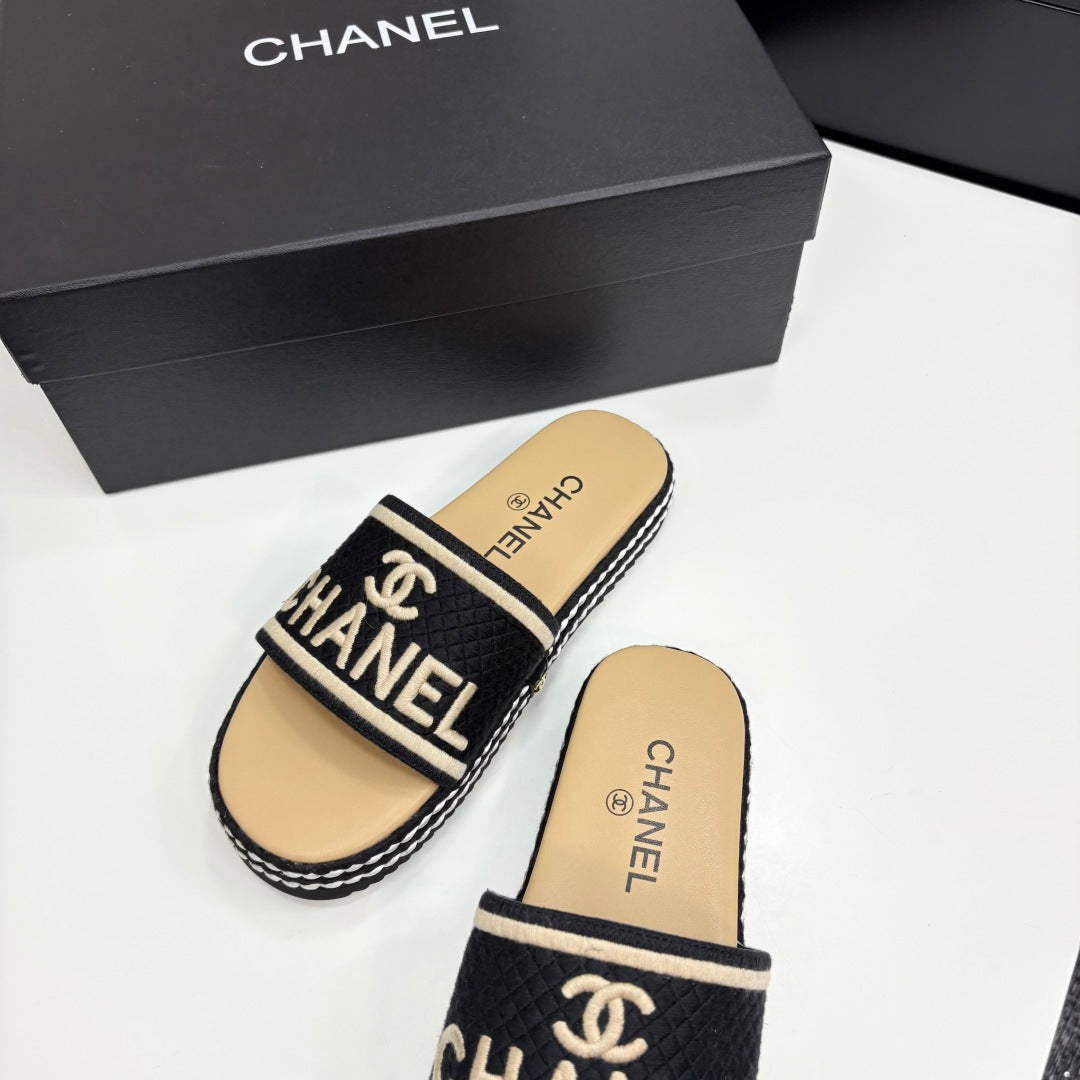 CC SLIDE SANDALS 25S IN BEIGE CALFSKIN MIX BLACK FABRIC