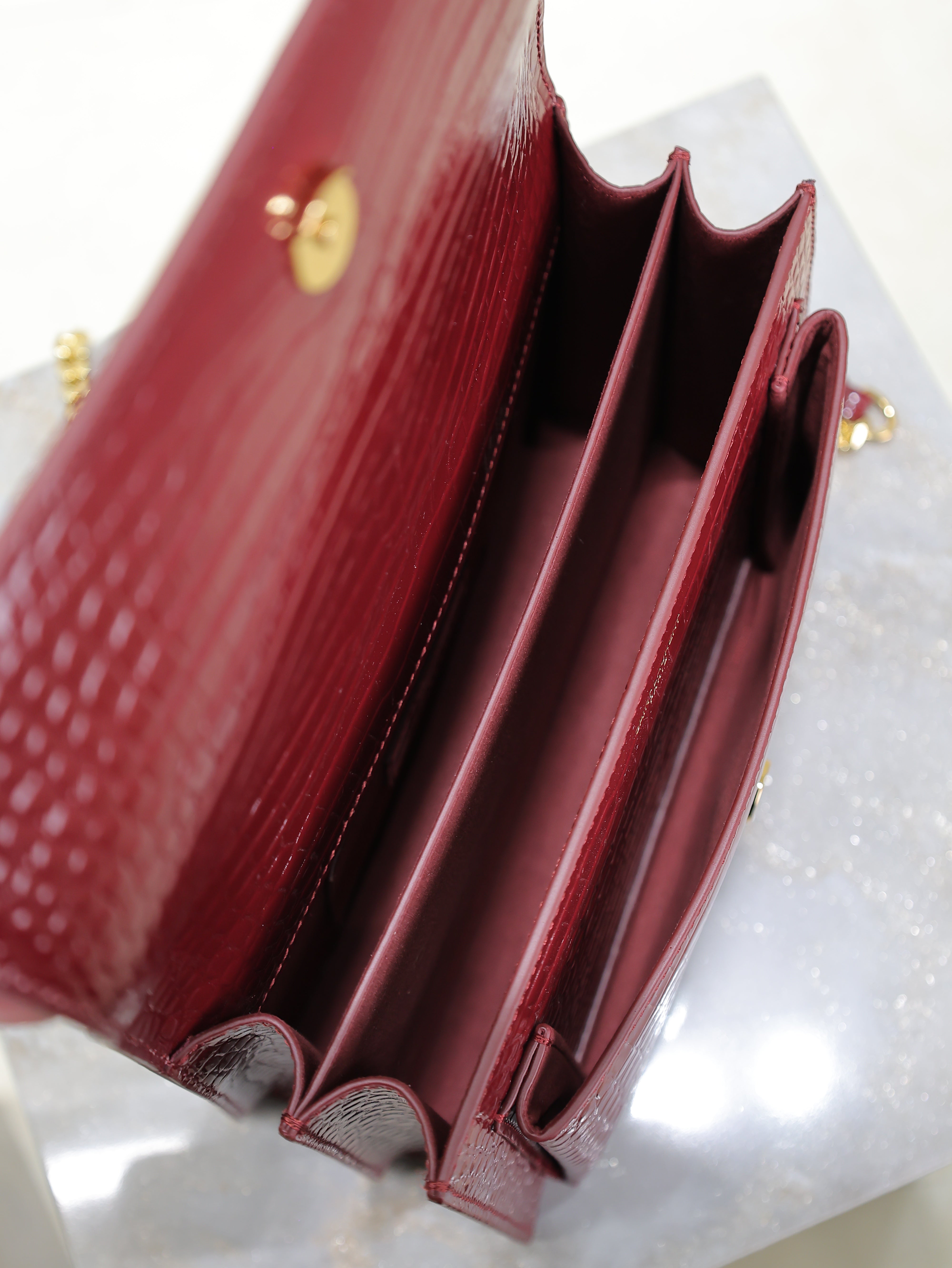 YSL 25S SUNSET MEDIUM 22 IN CRIMSON RED CROCODILE-EMBOSSED CALFSKIN GOLD HARDWRE