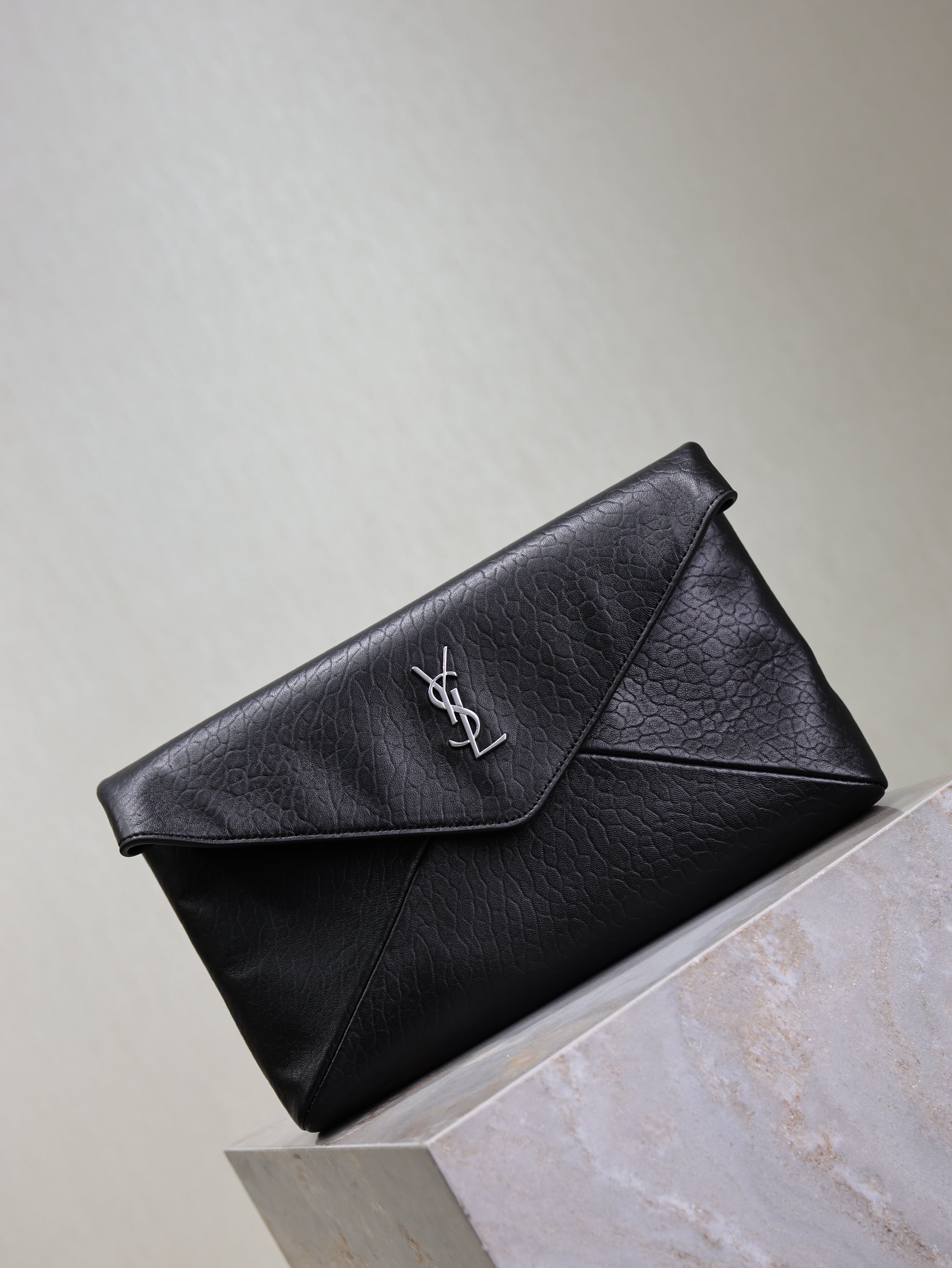 YSL 25S CASSANDRE LARGE ENVELOPE POUCH 29 IN BLACK CALFSKIN GRAY HARDWARE