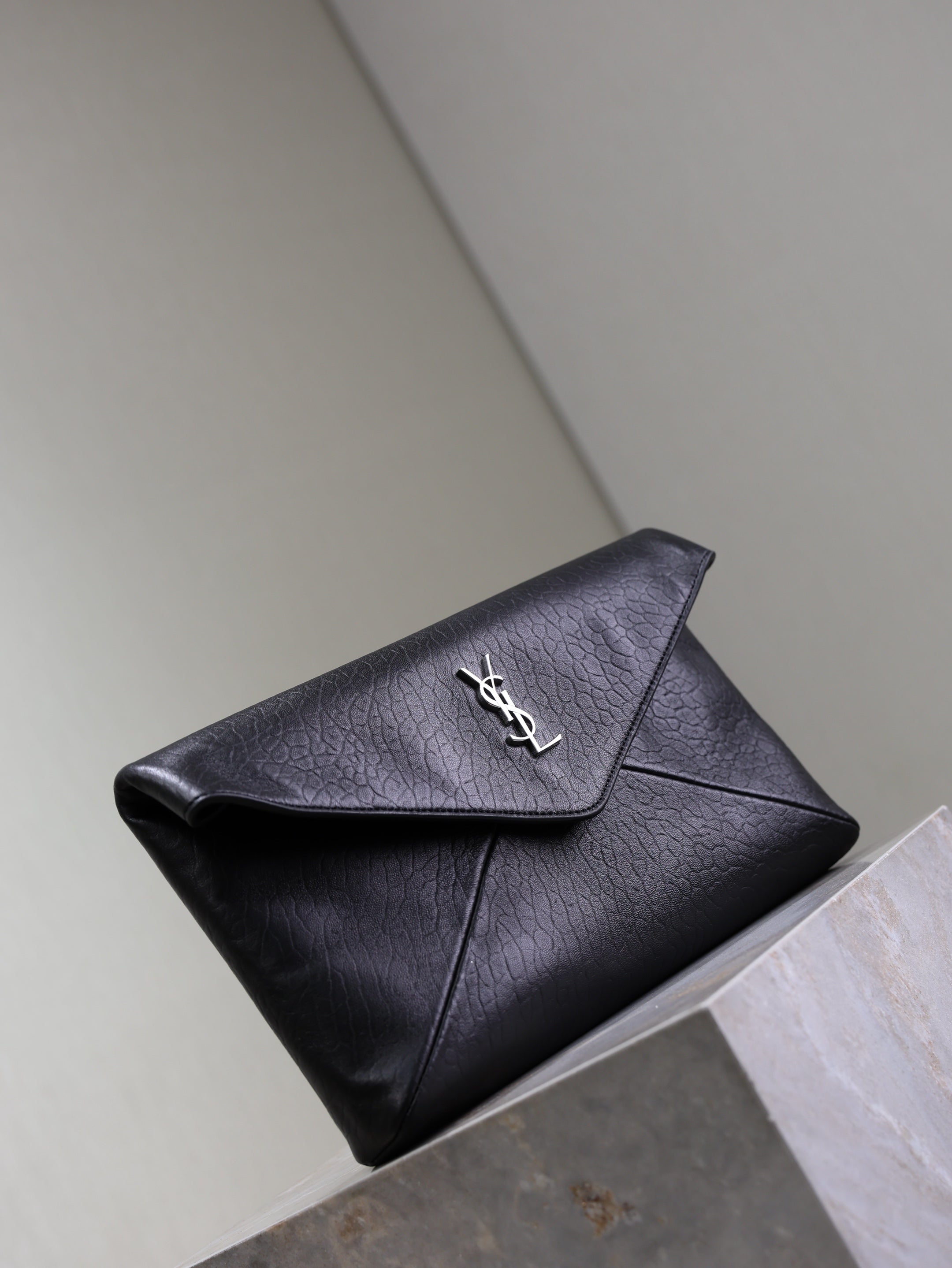 YSL 25S CASSANDRE LARGE ENVELOPE POUCH 29 IN BLACK CALFSKIN GRAY HARDWARE