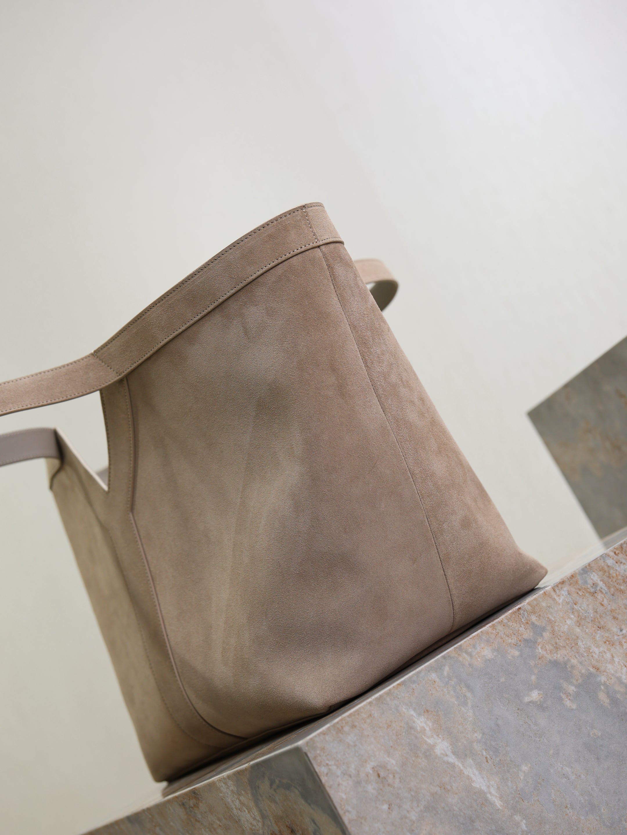 YSL 25S Y MAXI TOTE 50 IN DRY GRAIN SUEDE GOLD HARDWARE