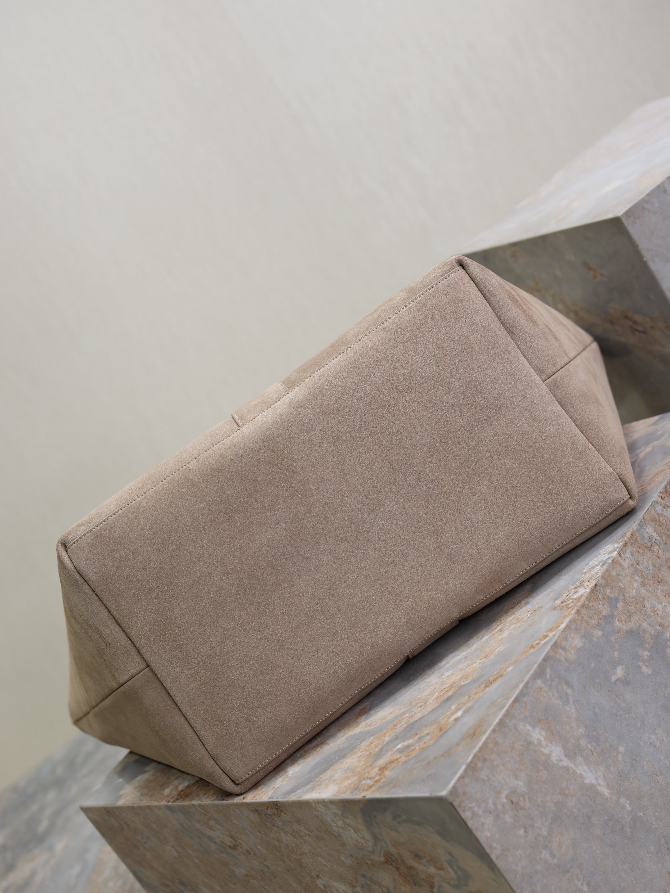 YSL 25S Y MAXI TOTE 50 IN DRY GRAIN SUEDE GOLD HARDWARE