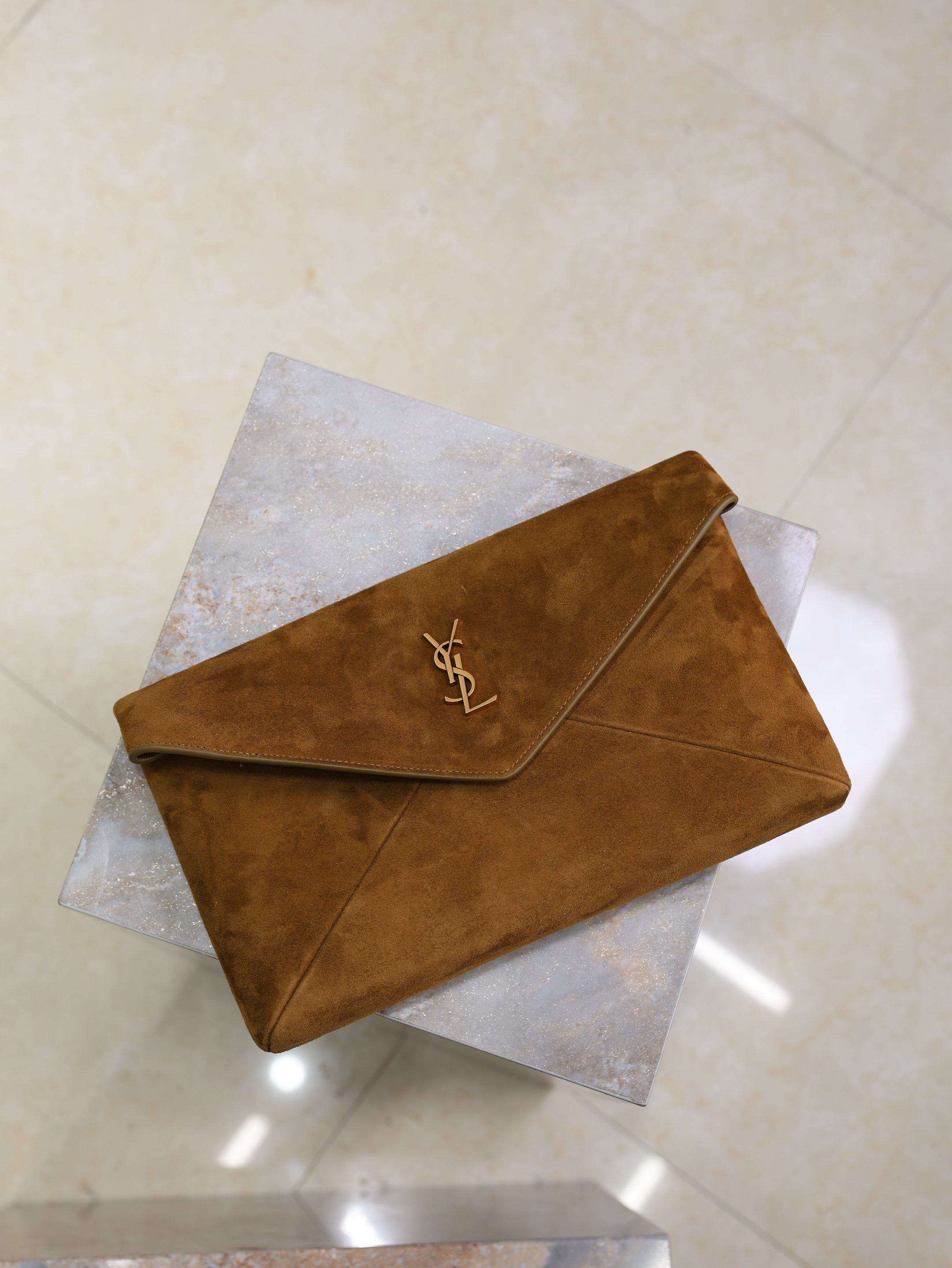YSL 25S CASSANDRE LARGE ENVELOPE POUCH 29 IN BURNT UMBER SUEDE GOLD HARDWRE