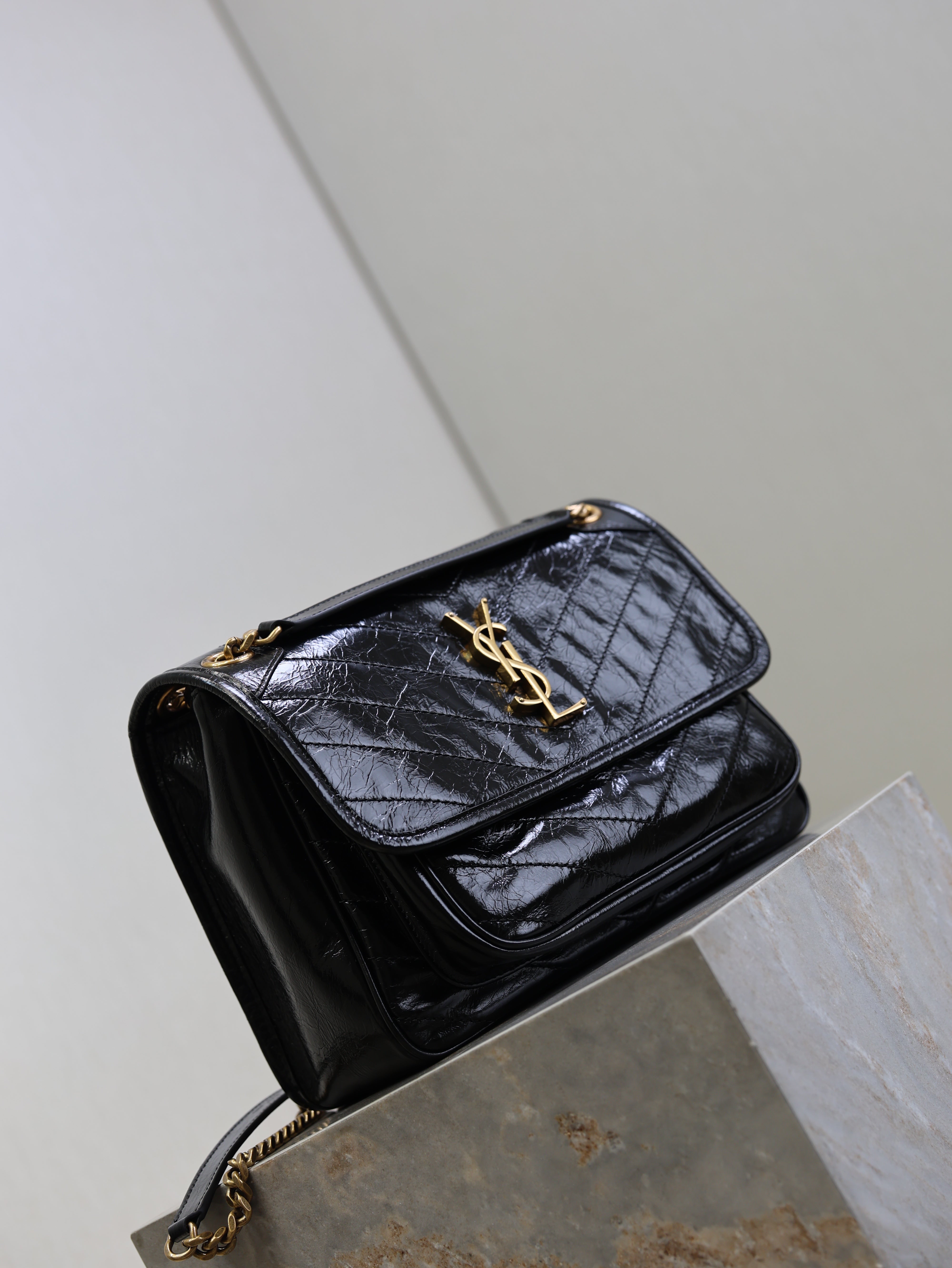 YSL 25S NIKI MM BAG 28 IN BLACK GLOSSY CALFSKIN GOLD HARDWRE