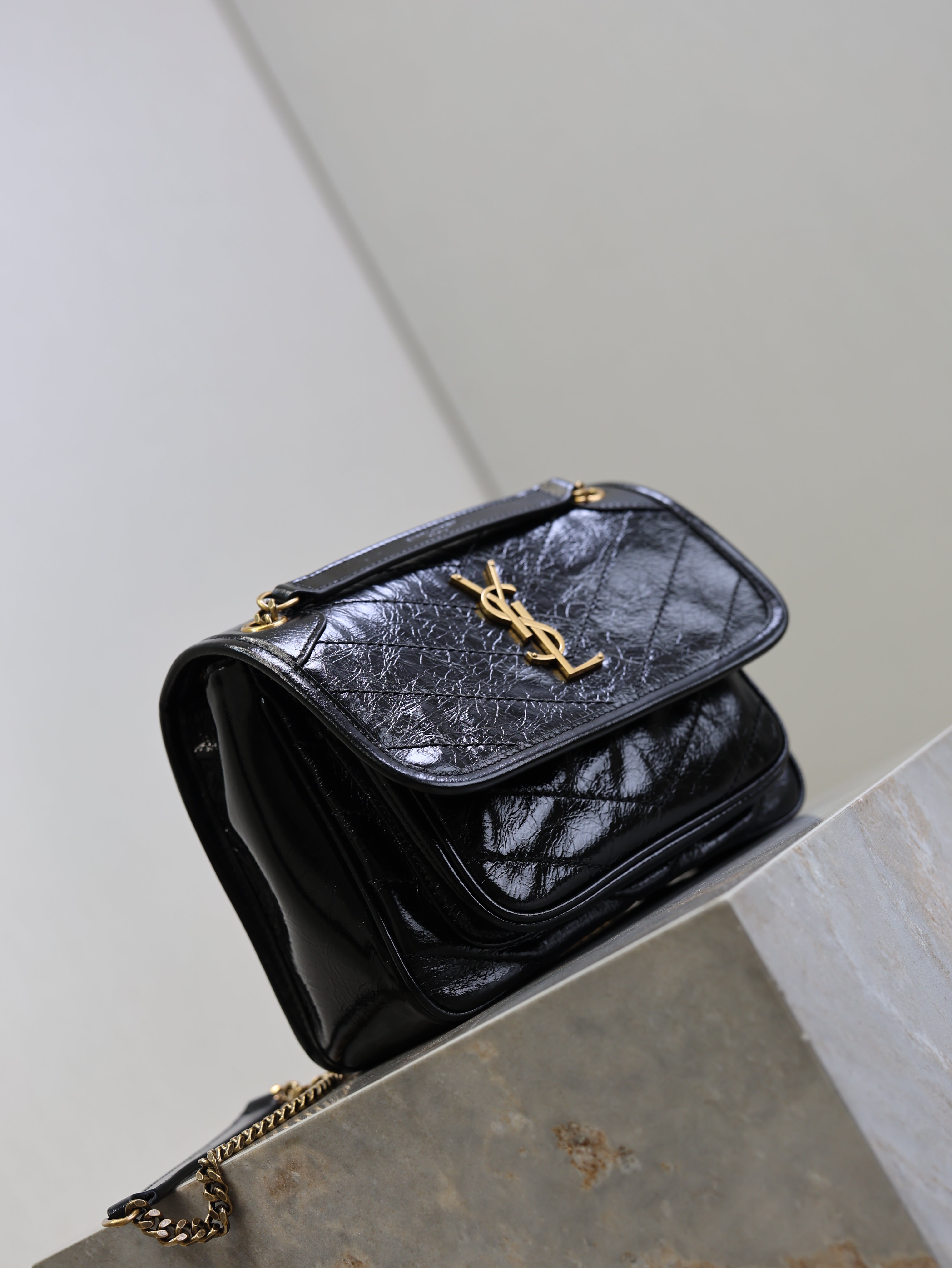 YSL 25S NIKI BAG 22 IN BLACK GLOSSY CALFSKIN GOLD HARDWARE