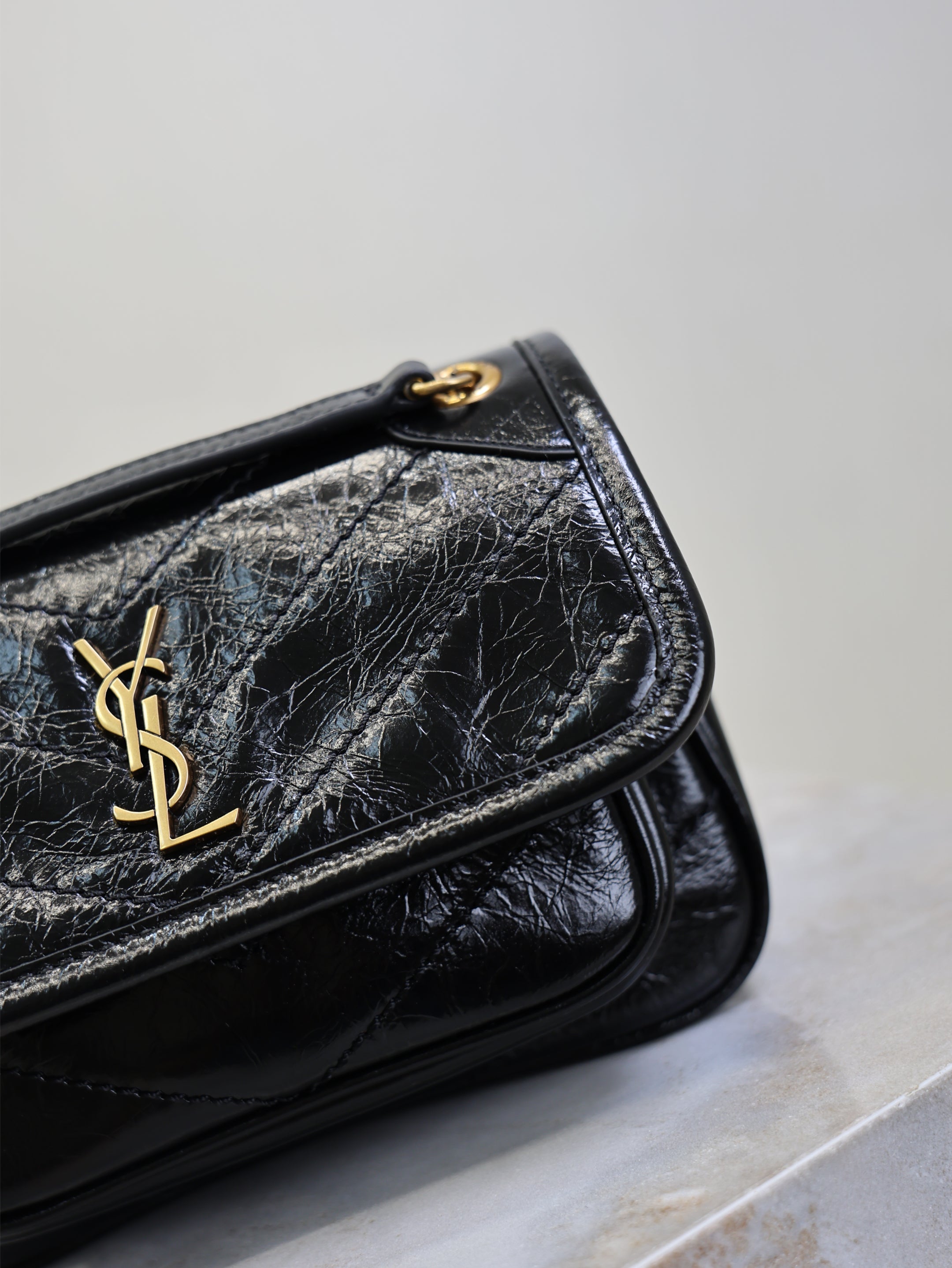 YSL 25S NIKI BAG 18 IN BLACK GLOSSY CALFSKIN GOLD HARDWARE