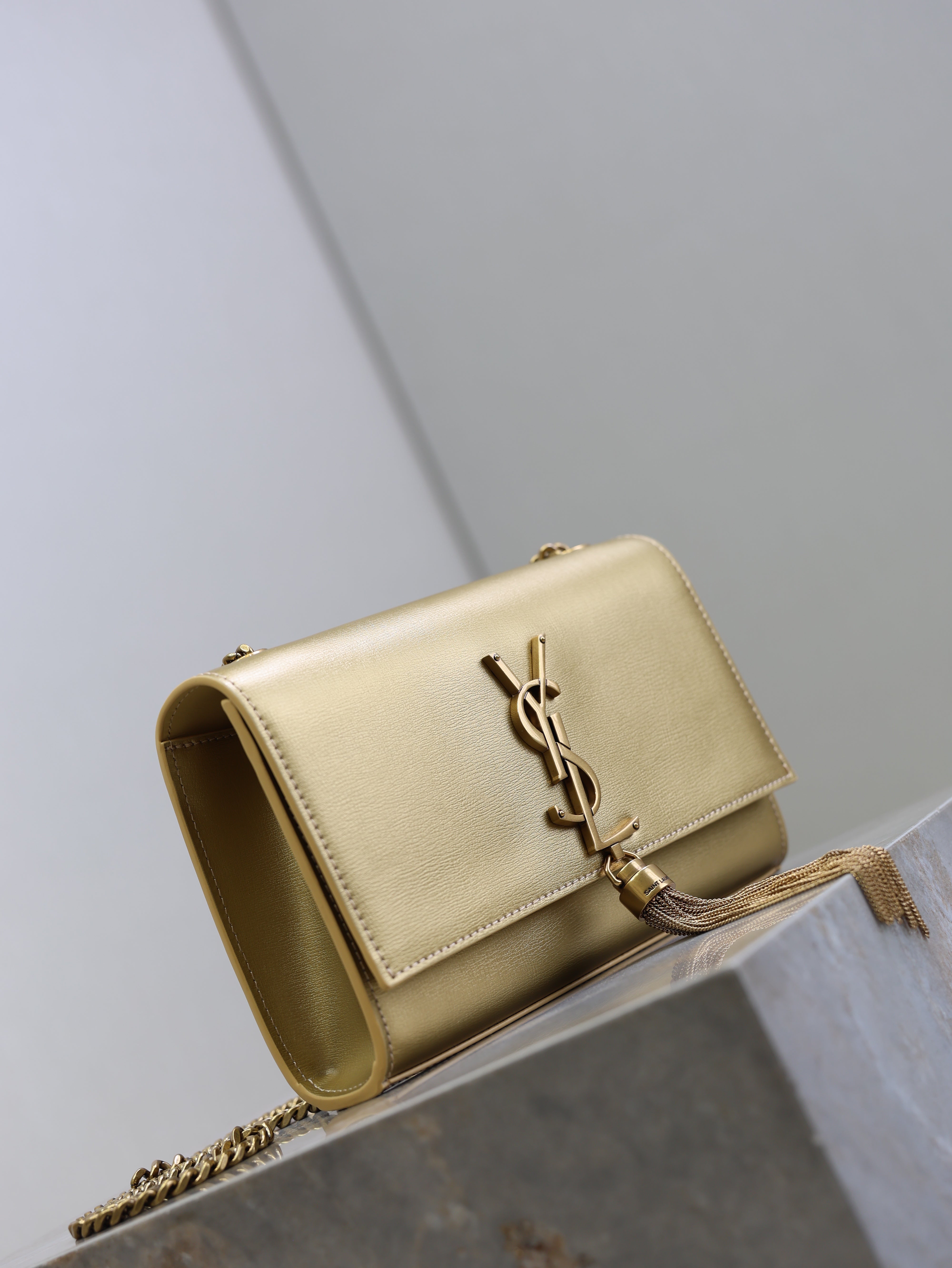 YSL 25S KATE TASSEL 20 IN GOLD METALLIC CALFSKIN GOLD HARDWRE