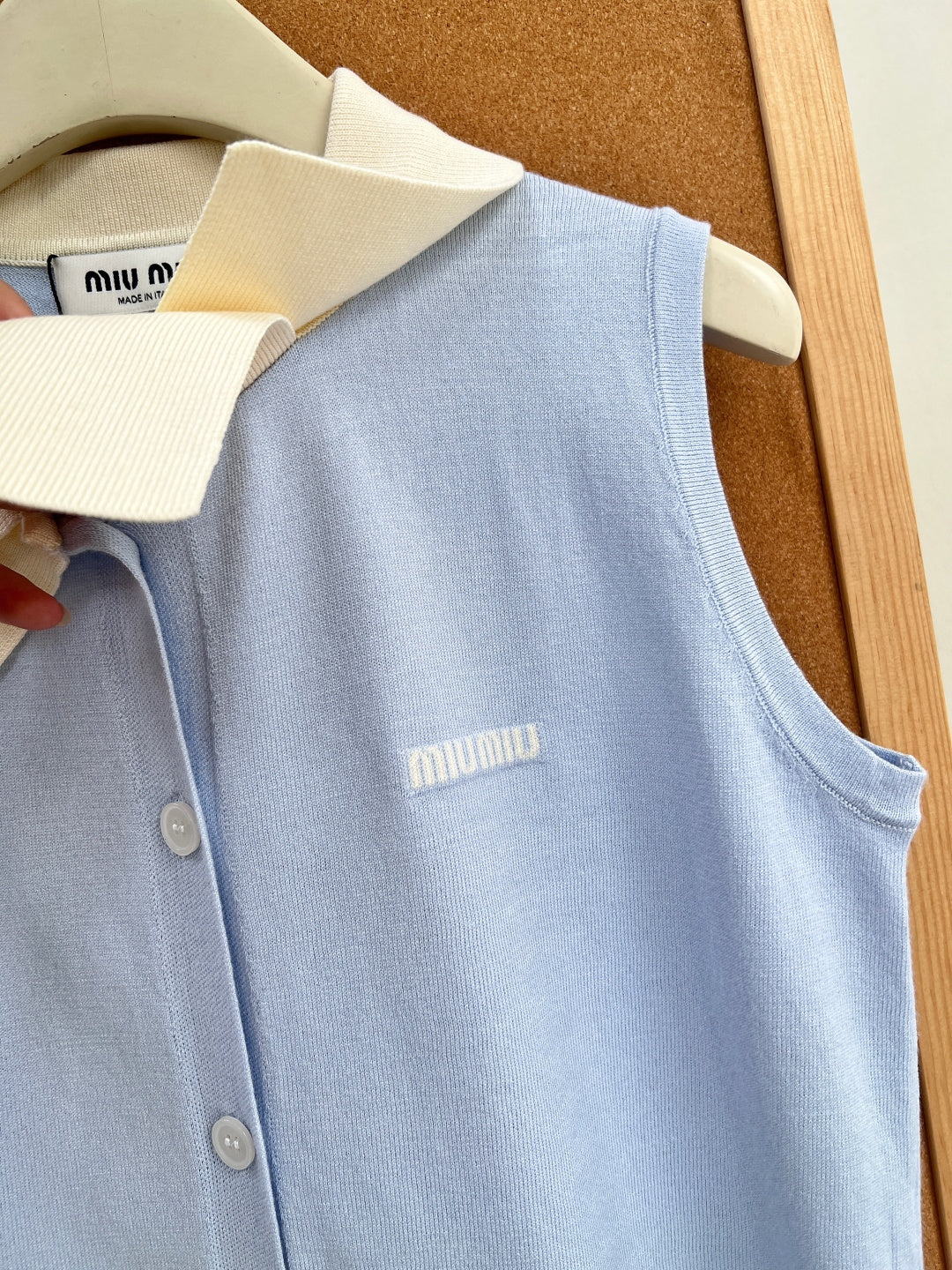 MIUMIU 26S SLEEVELESS KNIT POLO TOP 1375