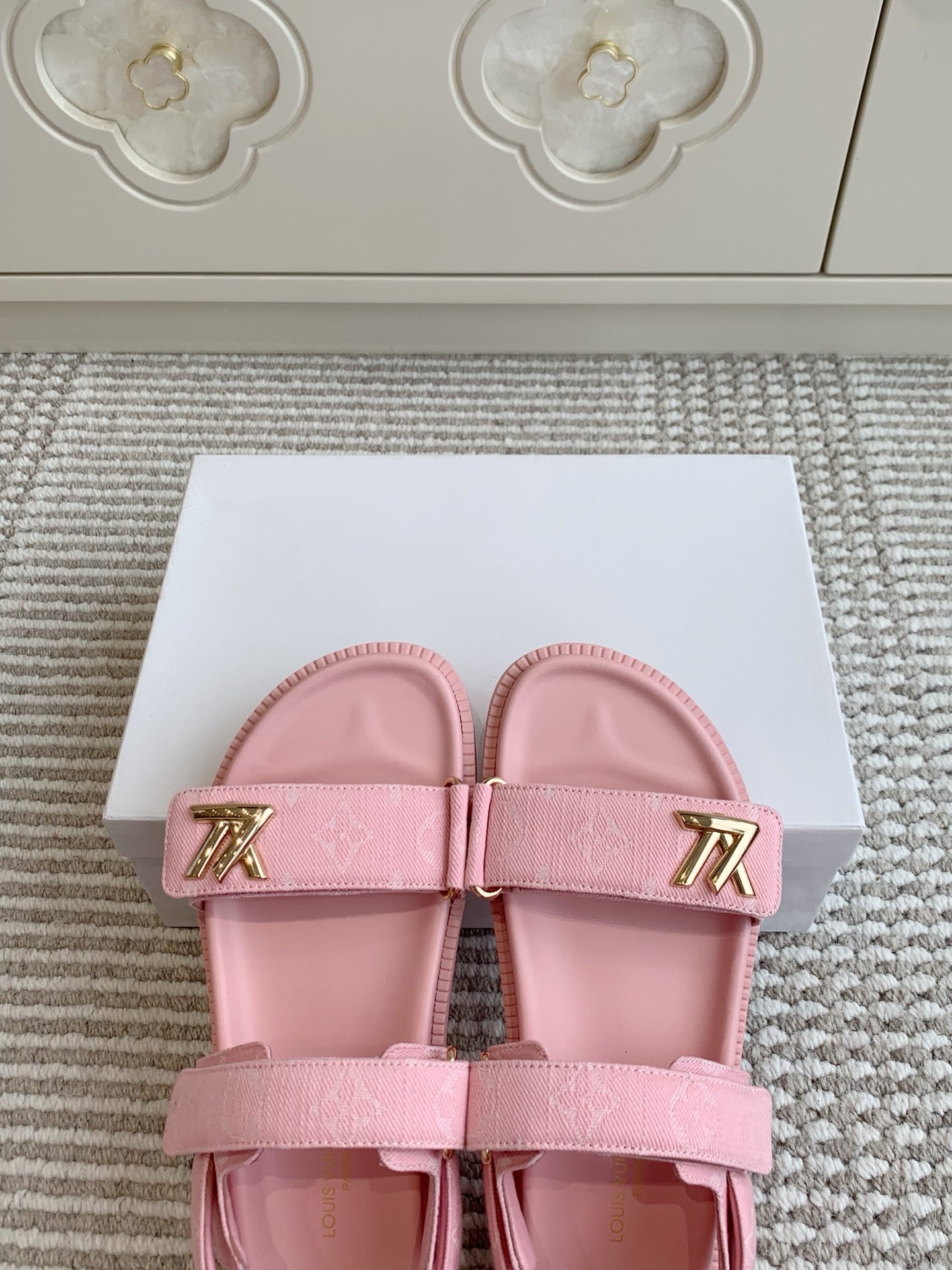 LV SANDALS 25S IN LIGHT PINK DENIM AND CALFSKIN WITH GOLD HARDWARE
