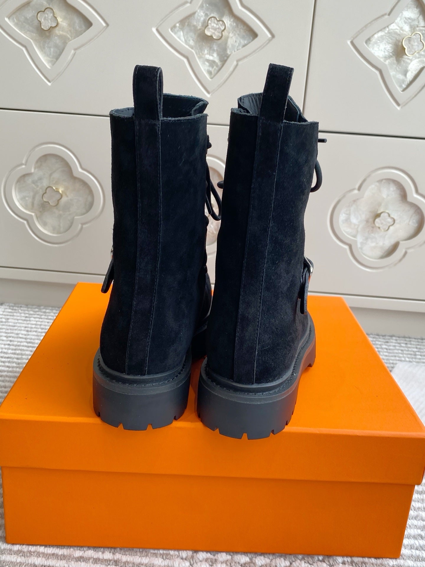 HM 25S ANKLE BOOTS IN BLACK SUEDE