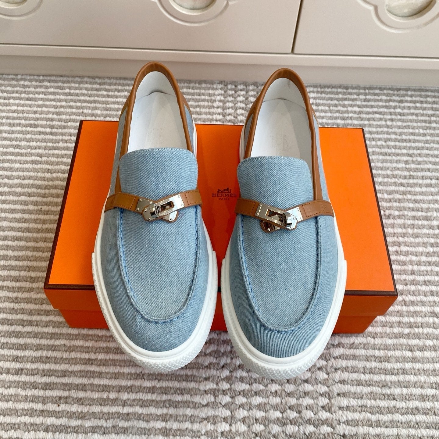 HM 25S SLIP-ON IN SKY BLUE CANVAS AND BROWN LAMBSKIN WITH SILVER HARDWARE