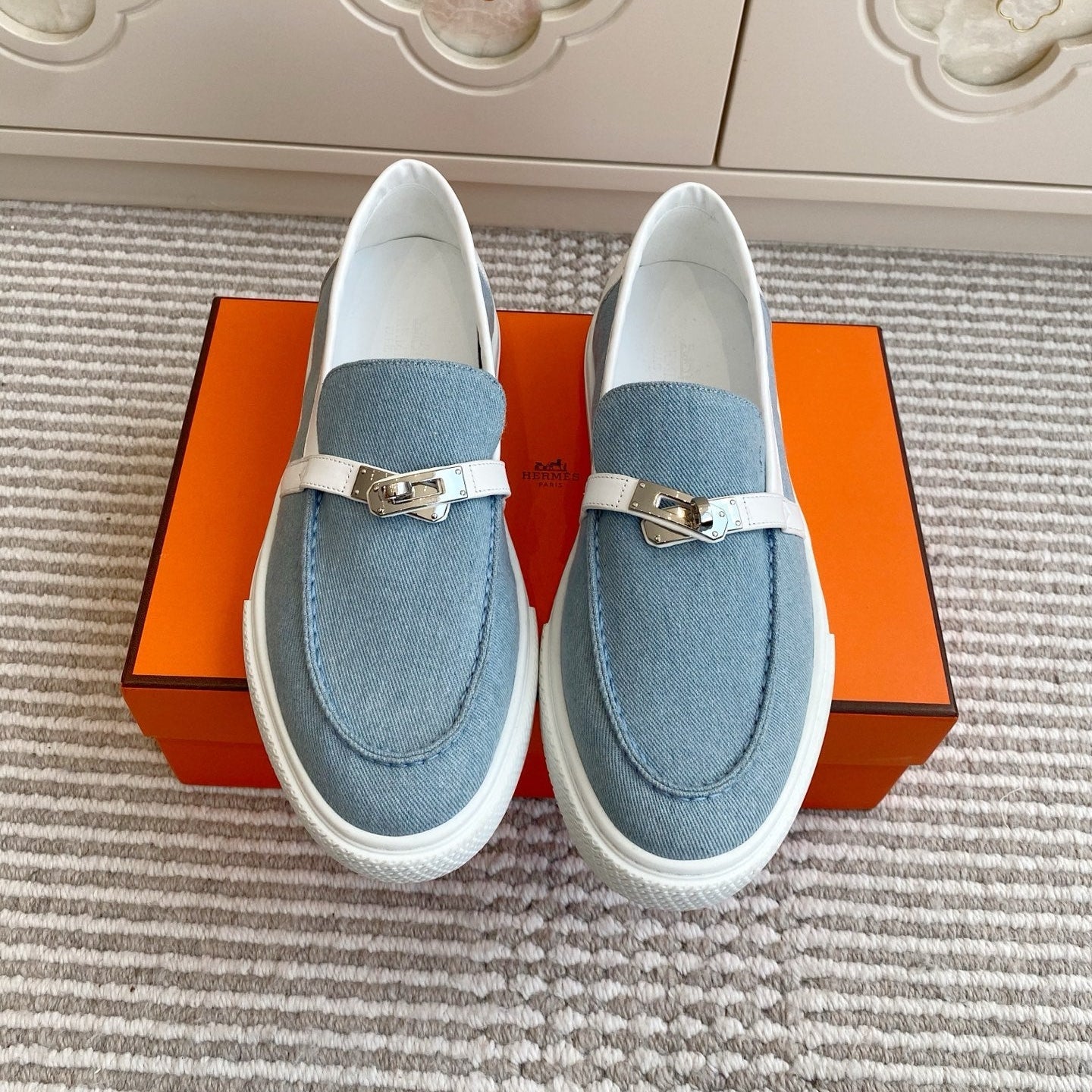 HM 25S SLIP-ON IN SKY BLUE CANVAS WITH SILVER HARDWARE