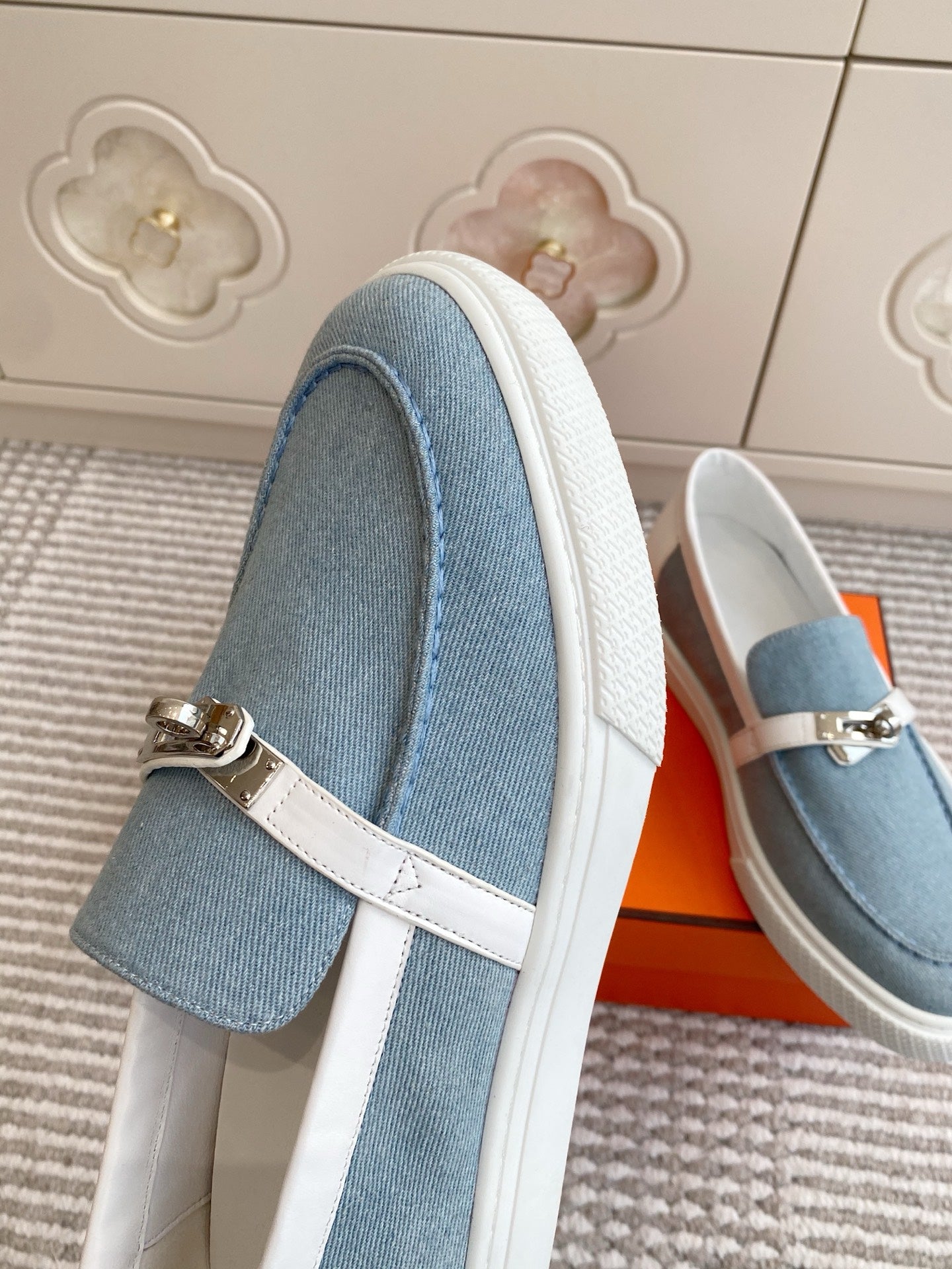 HM 25S SLIP-ON IN SKY BLUE CANVAS WITH SILVER HARDWARE