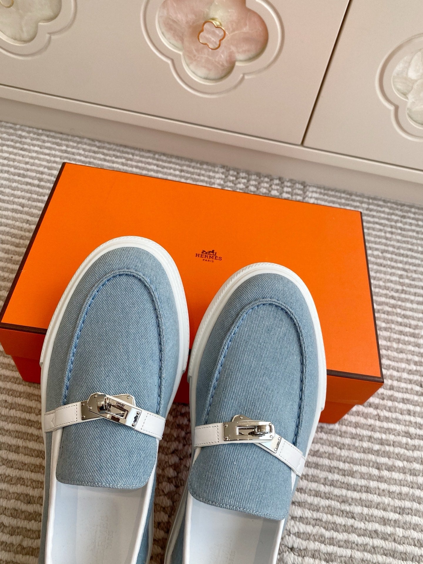 HM 25S SLIP-ON IN SKY BLUE CANVAS WITH SILVER HARDWARE