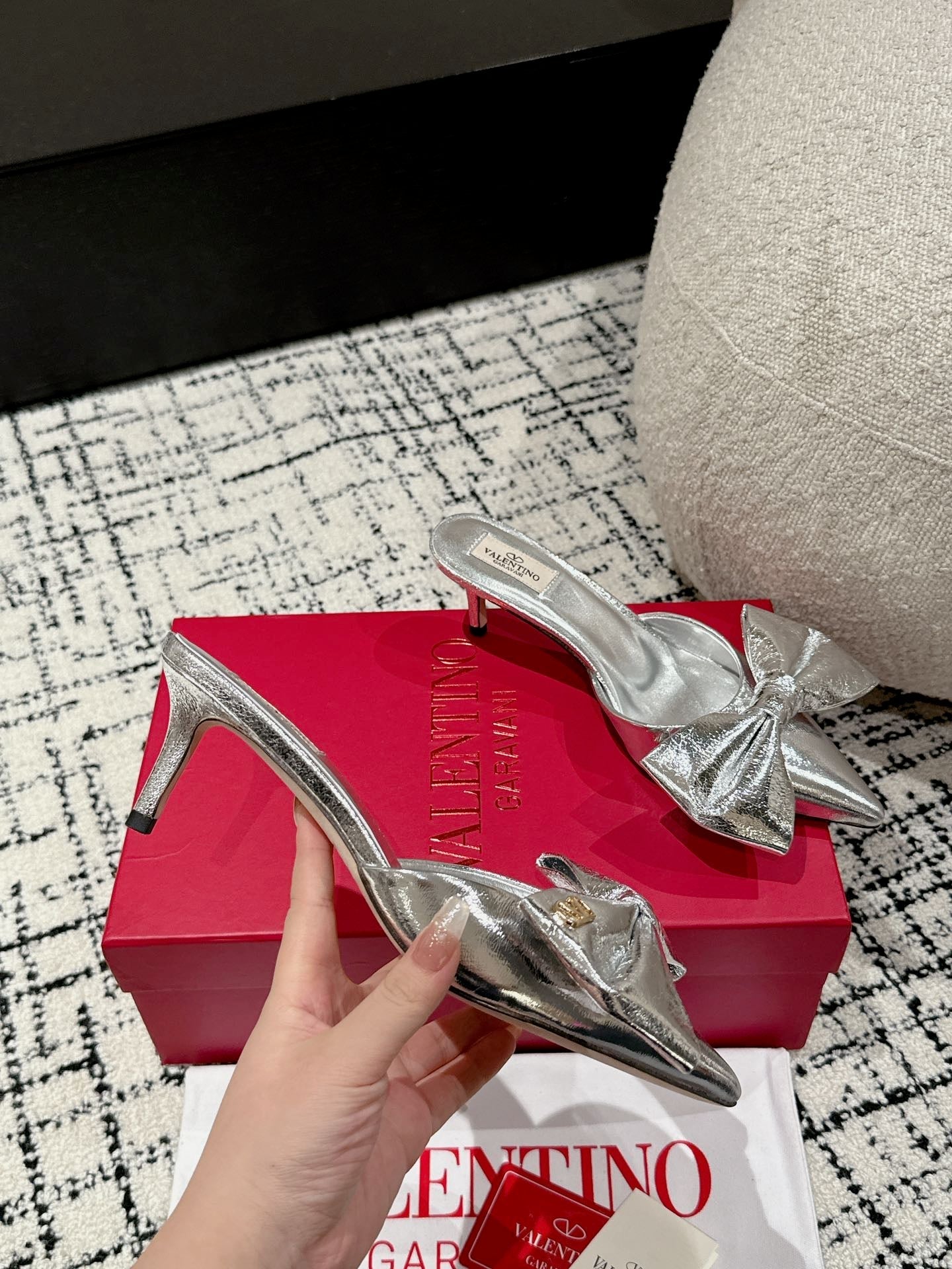HIGH MULE IN SILVER LAMBSKIN