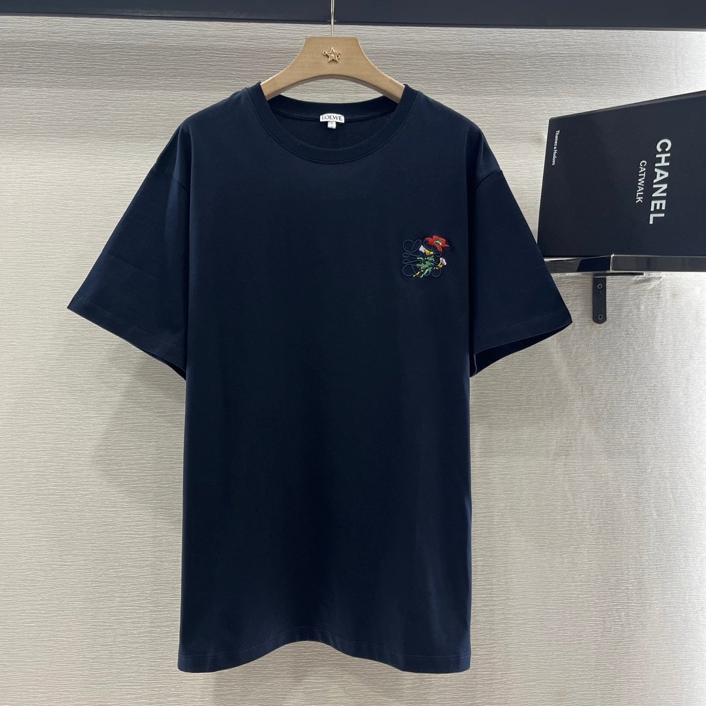 LOEWE T-SHIRT WITH FLORAL EMBROIDERY 274666