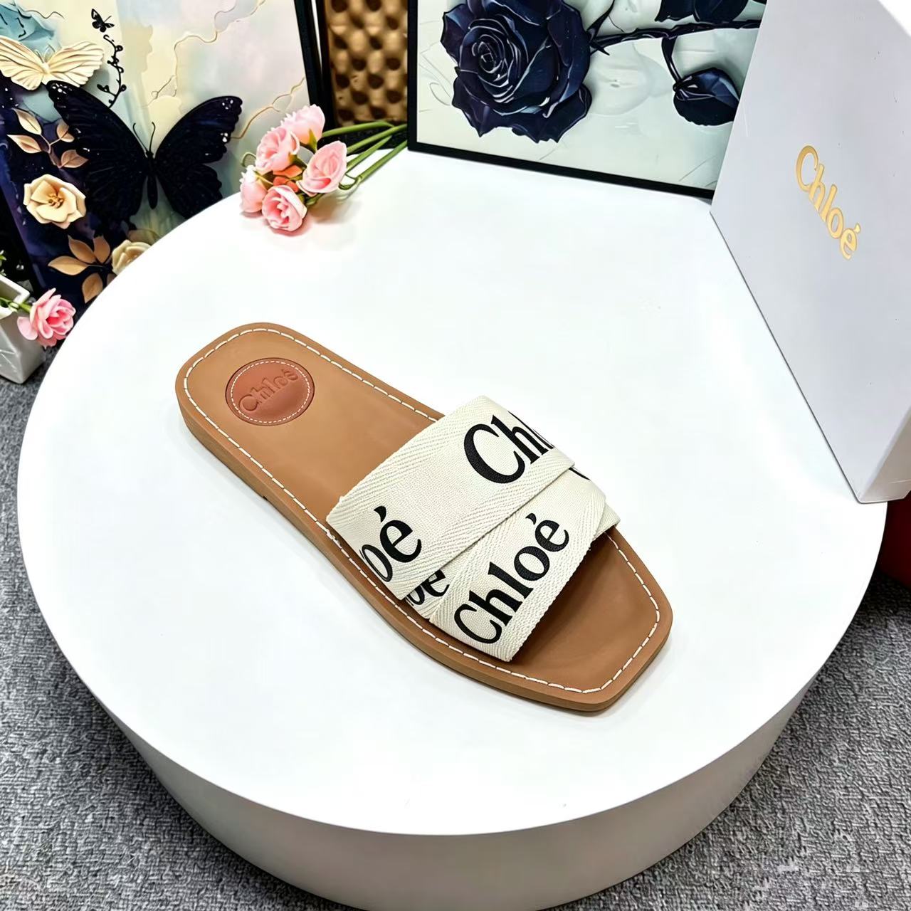 CHLOE 26S CRISSCROSS SLIDES IN BEIGE CANVAS