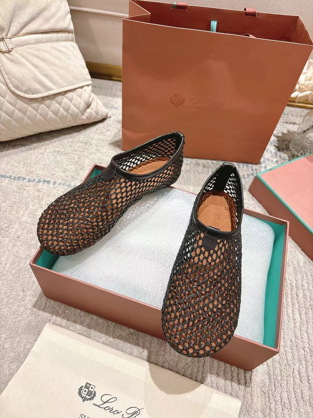 FLAT SHOES IN BLACK MESH FABRIC
