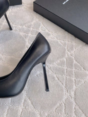 HIGH HEEL 10 CM PUMP IN BLACK CALFSKIN WITH GOLD HARDWARE