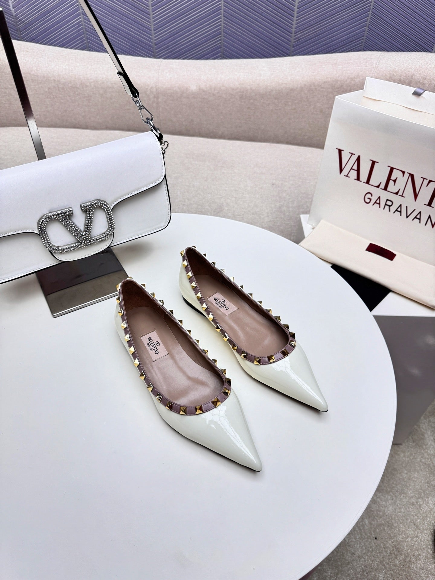 ROCKSTUD FLAT PUMP IN WHITE CALFSKIN