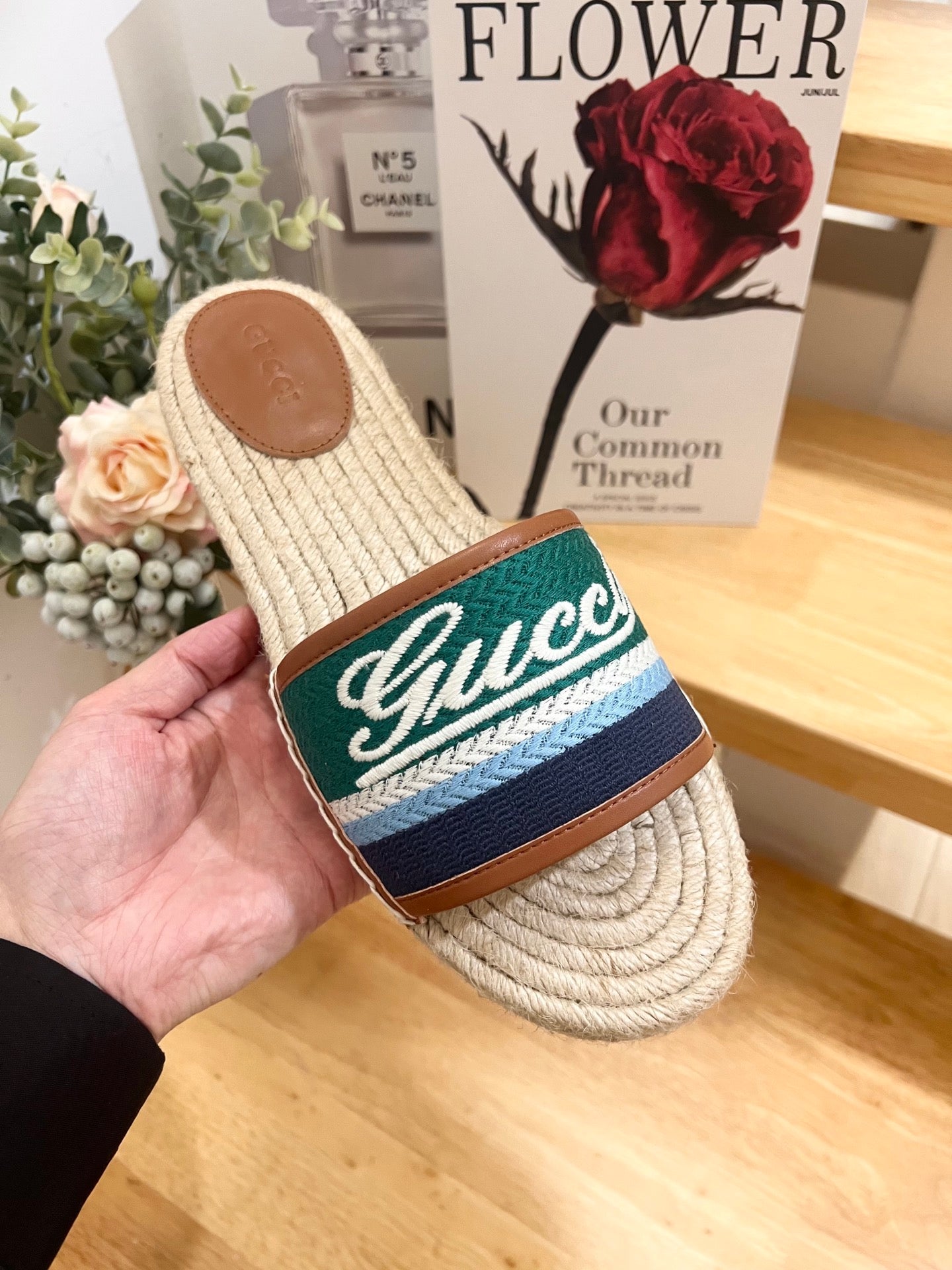 GG SLIDES IN MULTICOLOR RAFFIA
