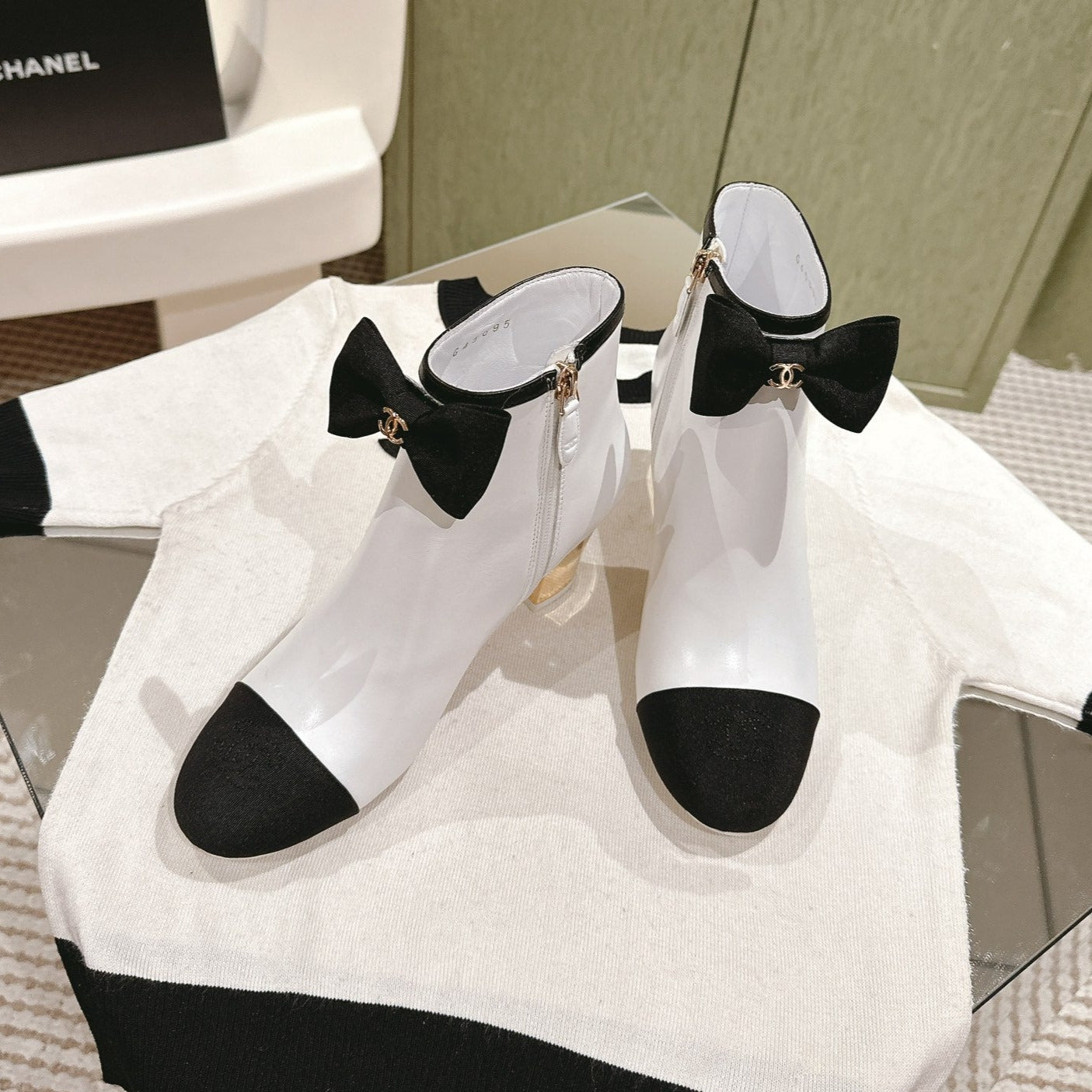 CC SHORT BOOST WHITE PURE LAMBSKIN