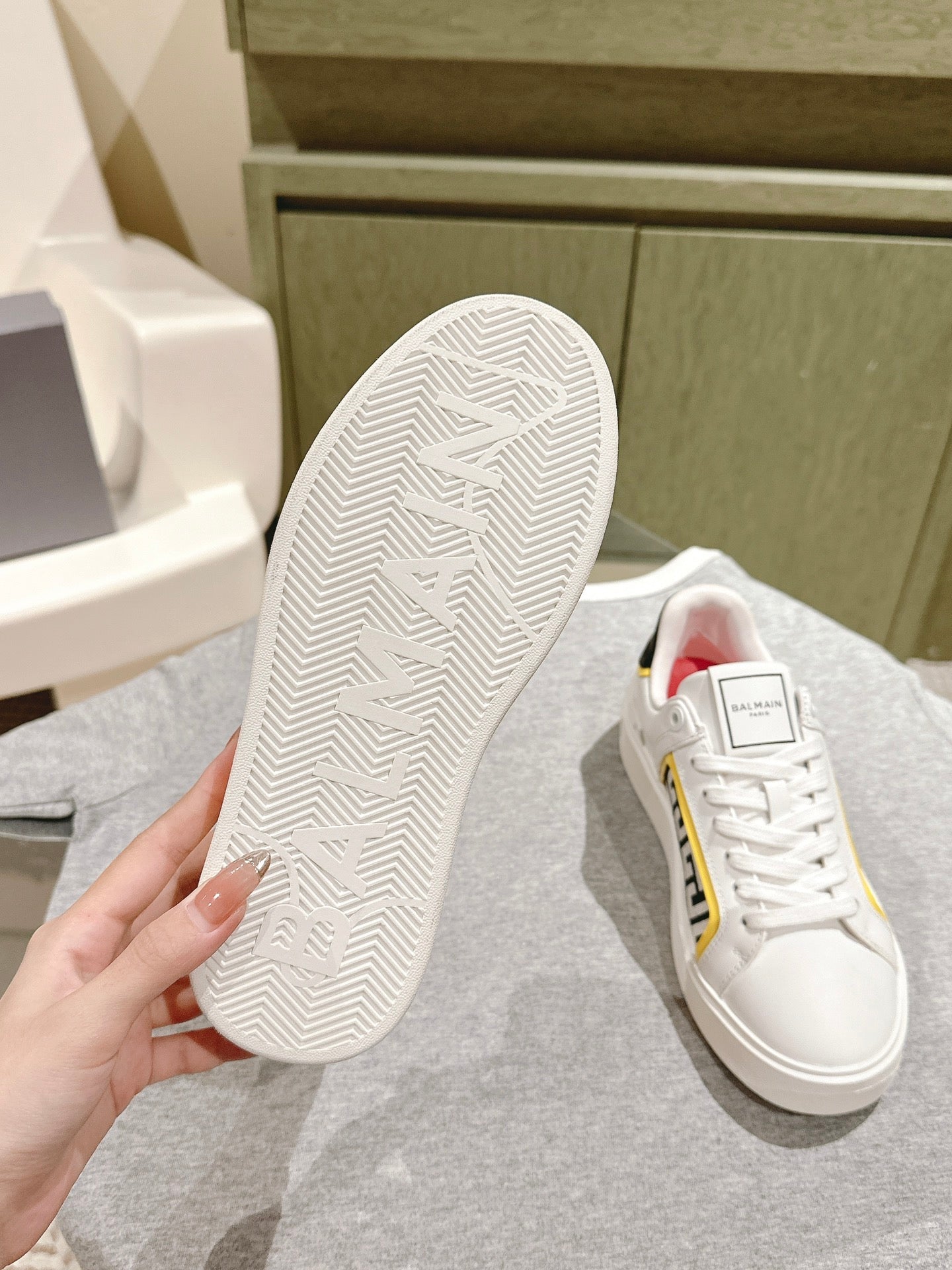 BALMAIN 26S SNEAKERS IN WHITE CALFSKIN AND BEIGE CANVAS