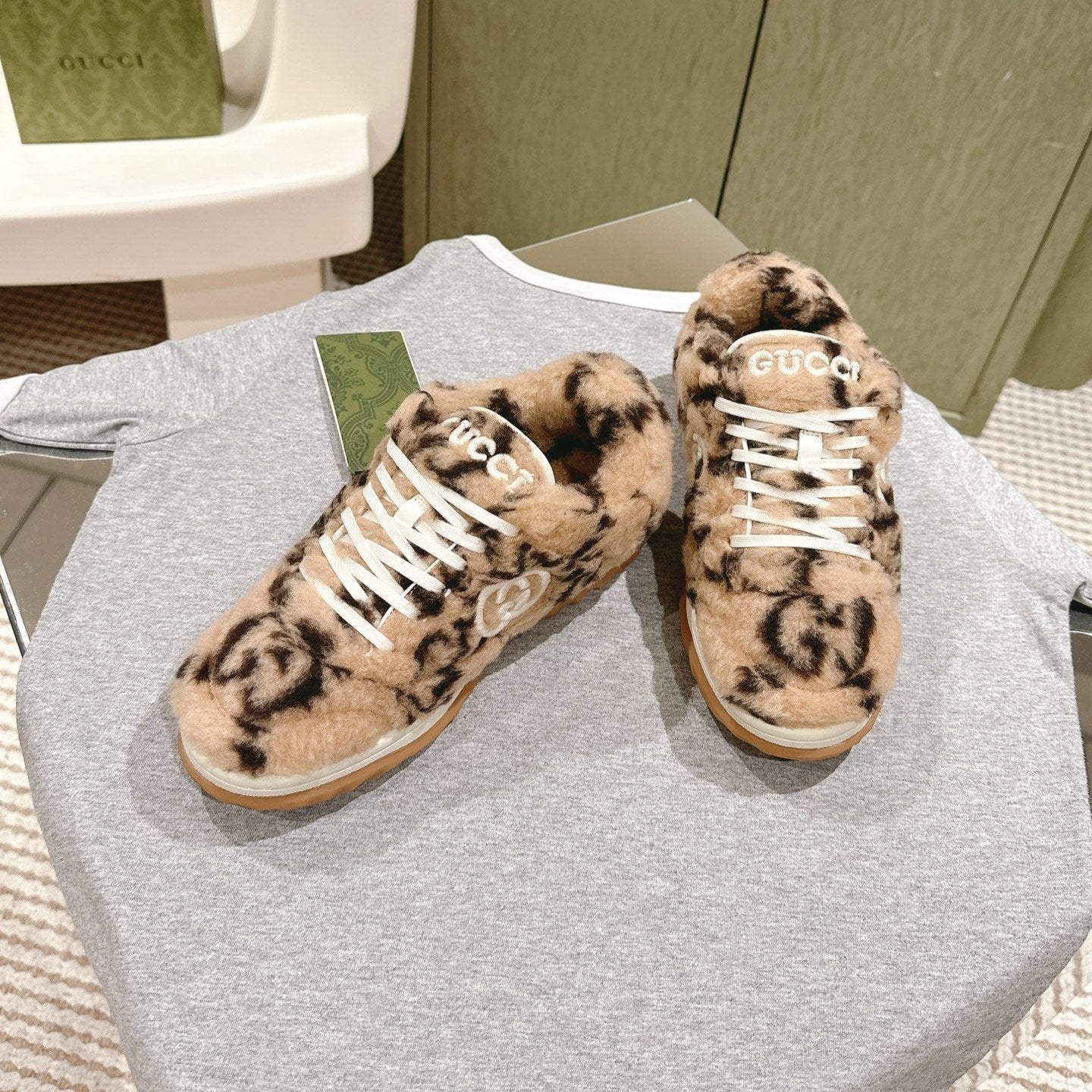 GG INTERLOCKING G SNEAKER IN BEIGE WOOL