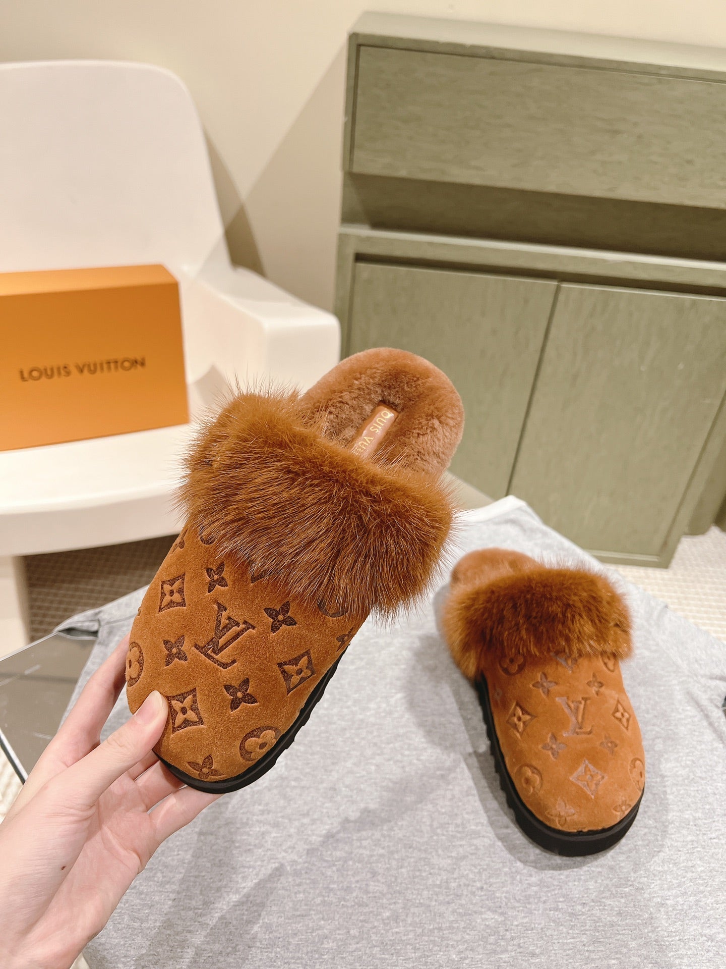 COSY FLAT COMFORT CLOG IN BRONZE BROWN MONOGRAM LAMB WOOL AND MINK FUR
