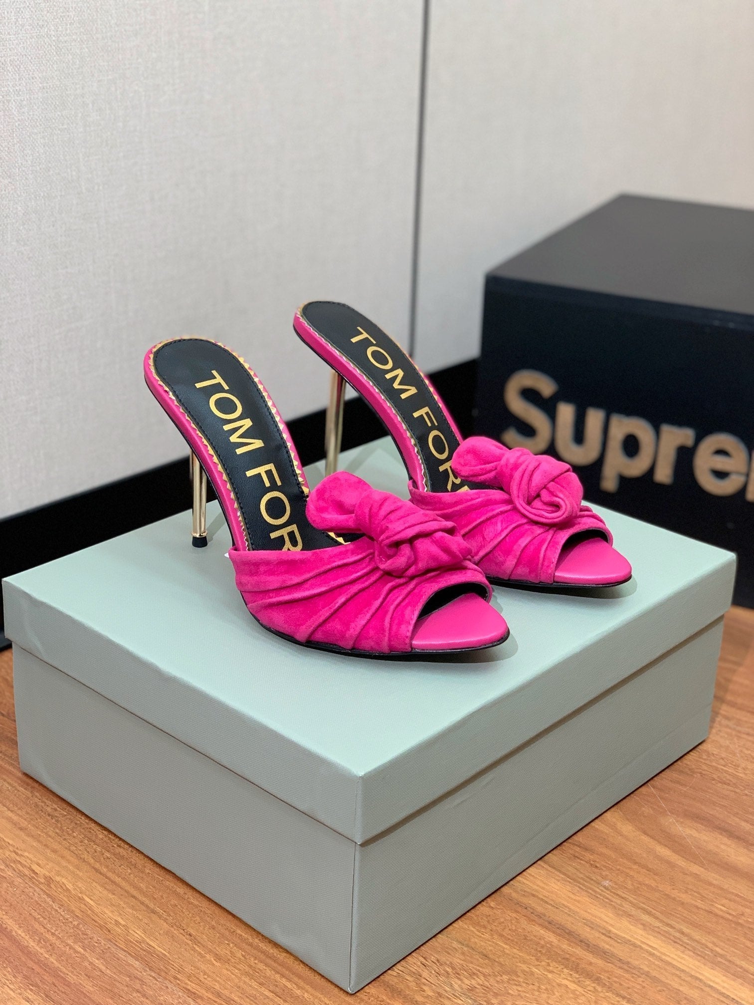 HIGH HEEL MULE 10 CM IN BRIGHT PINK SUEDE