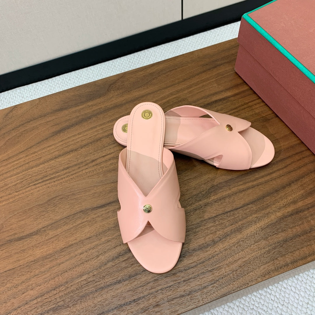 FLAT SLIPPERS IN LIGHT PINK CALFSKIN