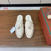 LP FLAT MULES 25S IN CREAM WHITE LAMBSKIN WITH SILVER HARDWARE