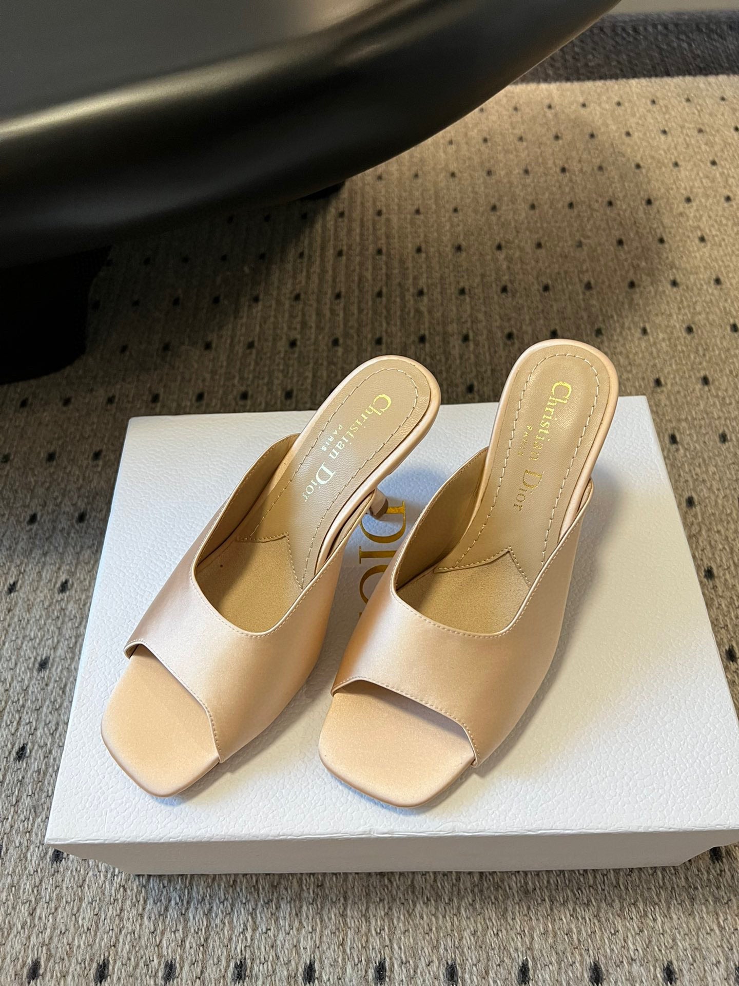CD TRIBALES PUMPS IN BEIGE SATIN AND CALFSKIN
