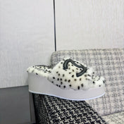 CHANEL 26S PLATFORM SLIDE SANDALS IN WHITE SHEARLING AND BLACK CC LOGO SQUARE TOE