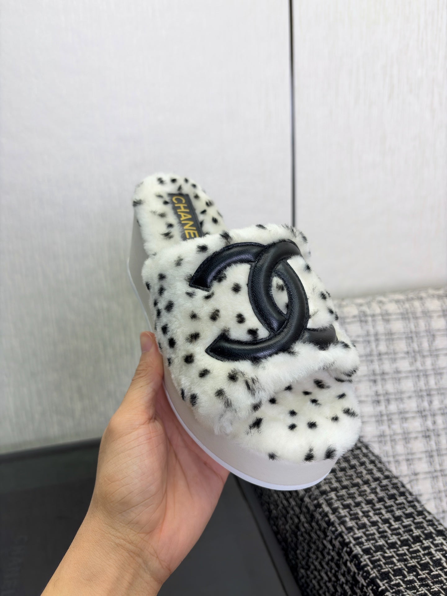 CHANEL 26S PLATFORM SLIDE SANDALS IN WHITE SHEARLING AND BLACK CC LOGO SQUARE TOE