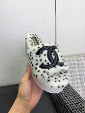 CHANEL 26S PLATFORM SLIDE SANDALS IN WHITE SHEARLING AND BLACK CC LOGO SQUARE TOE
