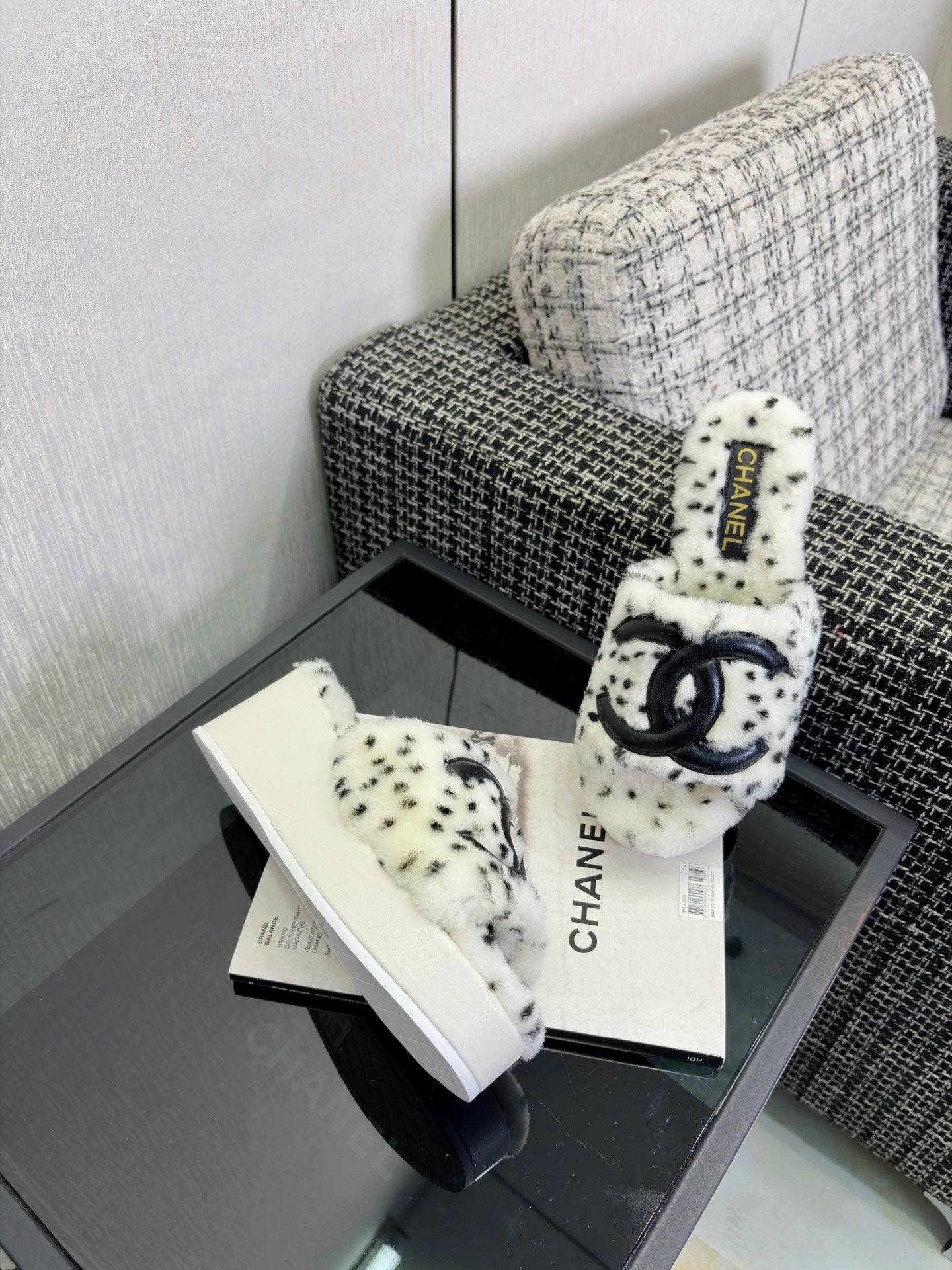 CHANEL 26S PLATFORM SLIDE SANDALS IN WHITE SHEARLING AND BLACK CC LOGO SQUARE TOE