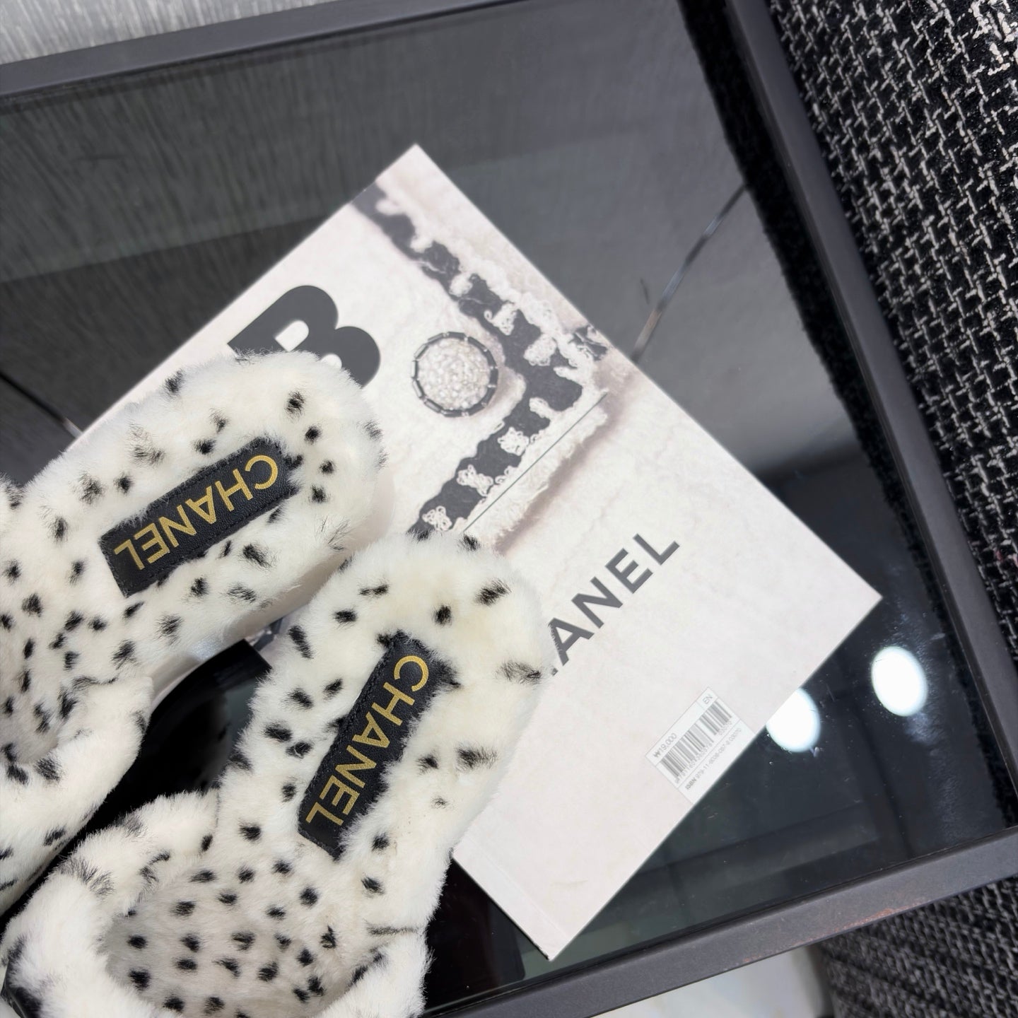 CHANEL 26S PLATFORM SLIDE SANDALS IN WHITE SHEARLING AND BLACK CC LOGO SQUARE TOE