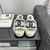 CHANEL 26S PLATFORM SLIDE SANDALS IN WHITE SHEARLING AND BLACK CC LOGO SQUARE TOE