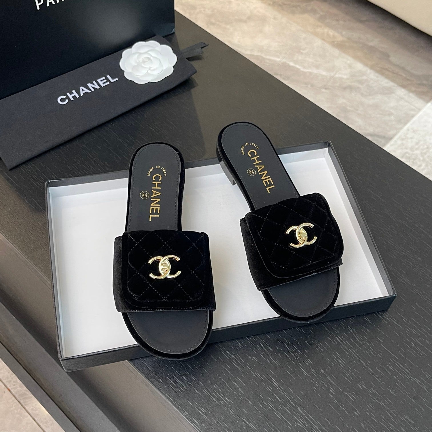 FLAT MULE IN BLACK VELVET