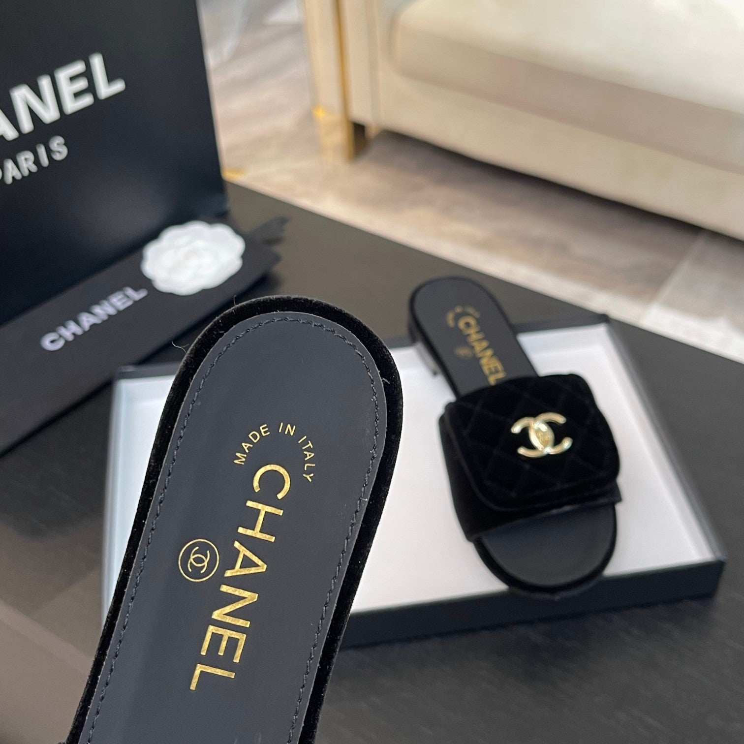 FLAT MULE IN BLACK VELVET