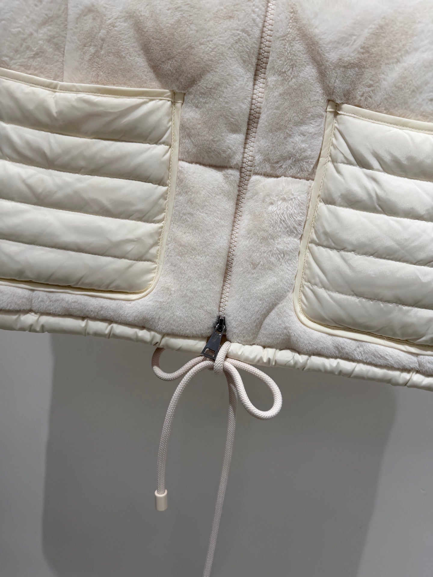 MONCLER 25S DOWN VEST 209